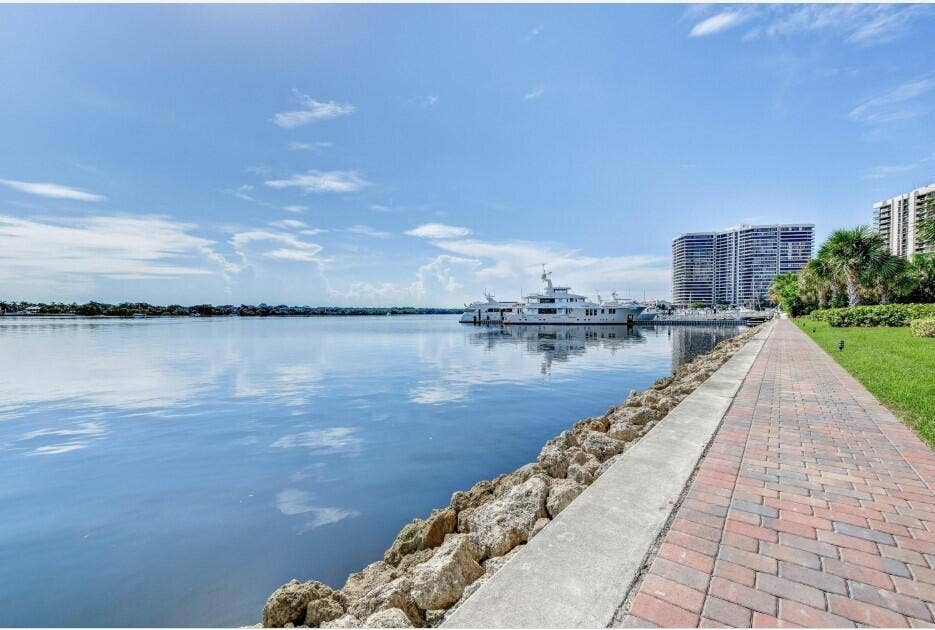 124 Lakeshore Drive, #8280, North Palm Beach, FL 33408 Look, stroll or jog?