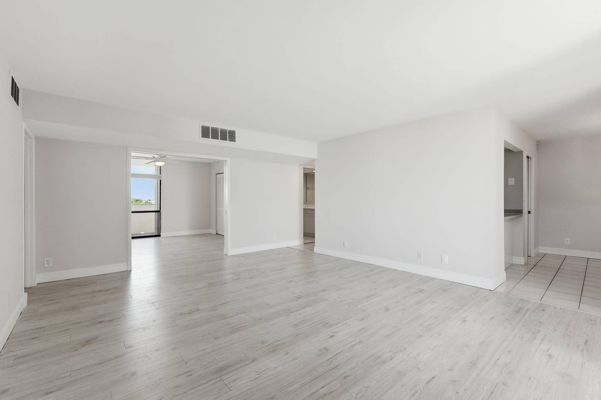 124 Lakeshore Drive, #8280, North Palm Beach, FL 33408 Great Living/family space.