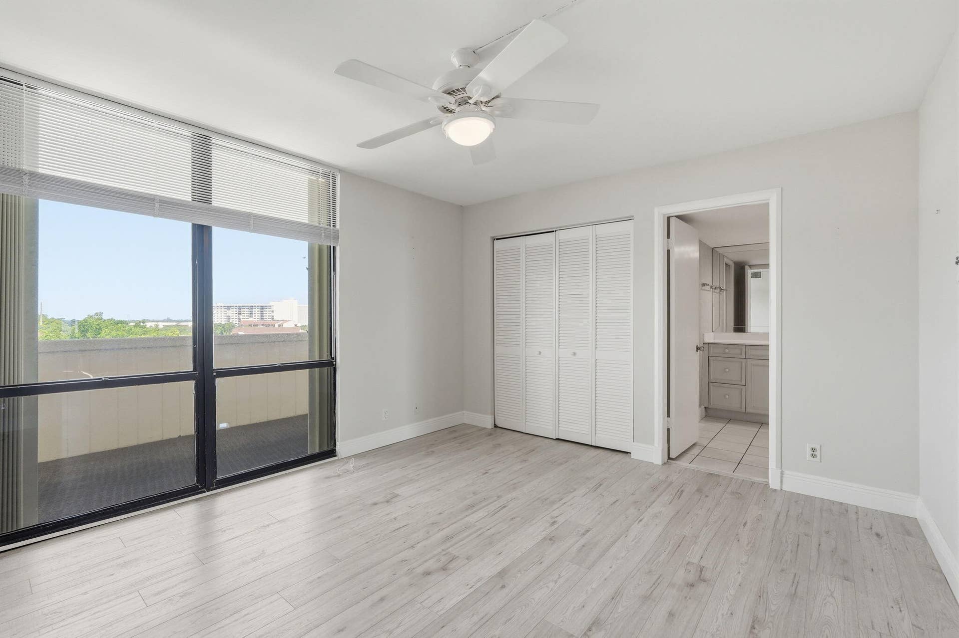 124 Lakeshore Drive, #8280, North Palm Beach, FL 33408 2nd bedroom/bath. tons of light.