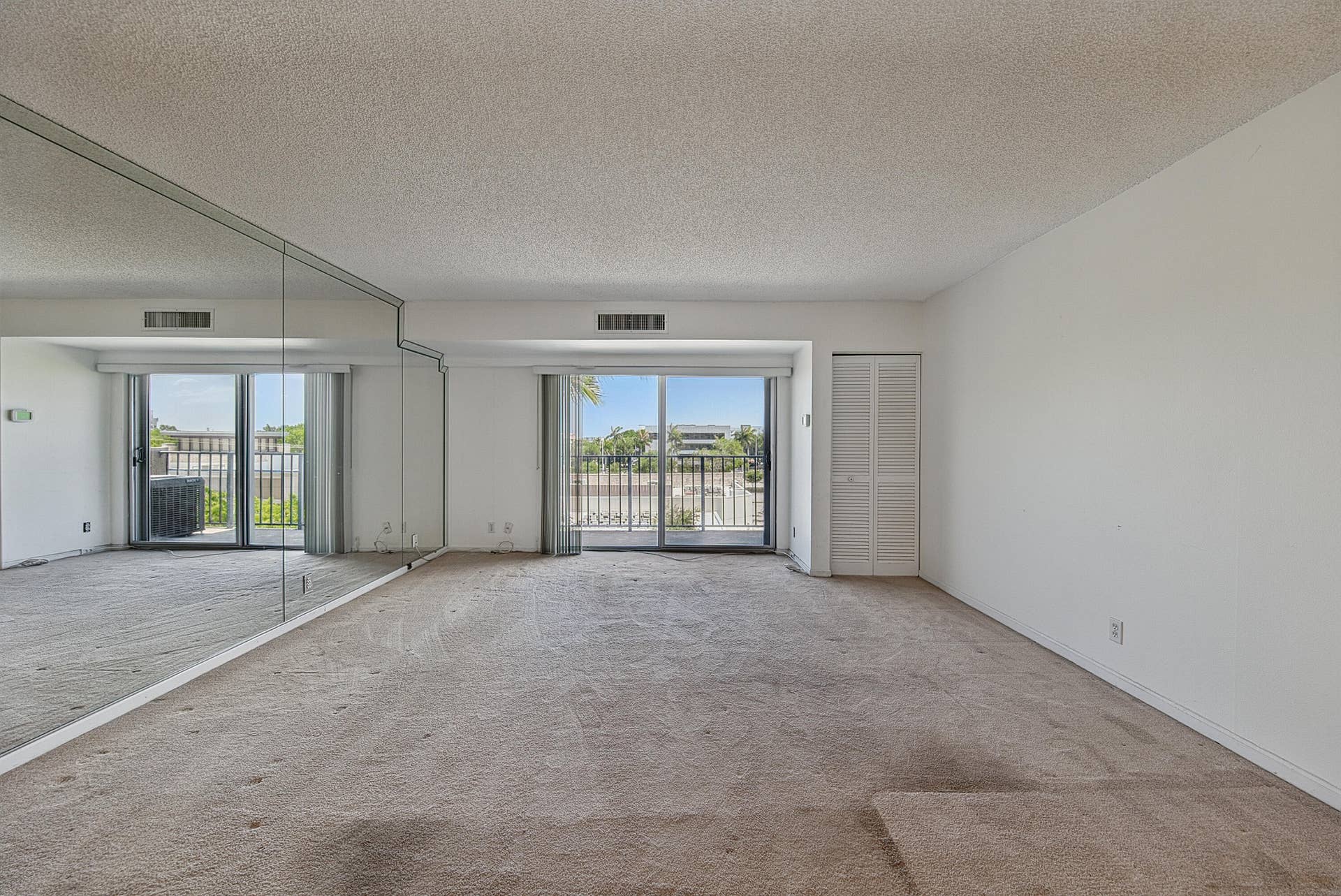 1625 SE 10th Avenue, #405, Fort Lauderdale, FL 33316 Living/Dining