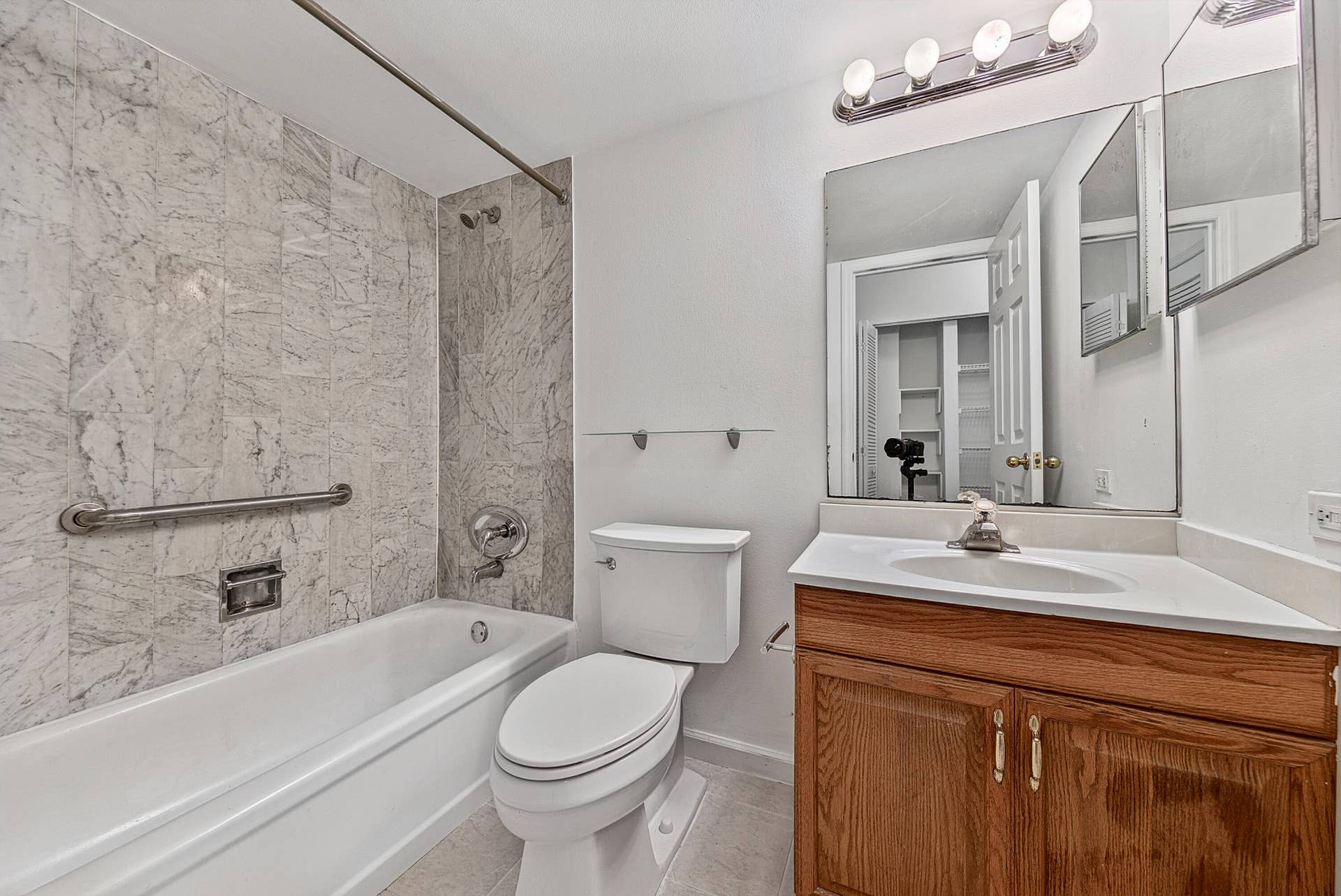 1625 SE 10th Avenue, #405, Fort Lauderdale, FL 33316 Bathroom