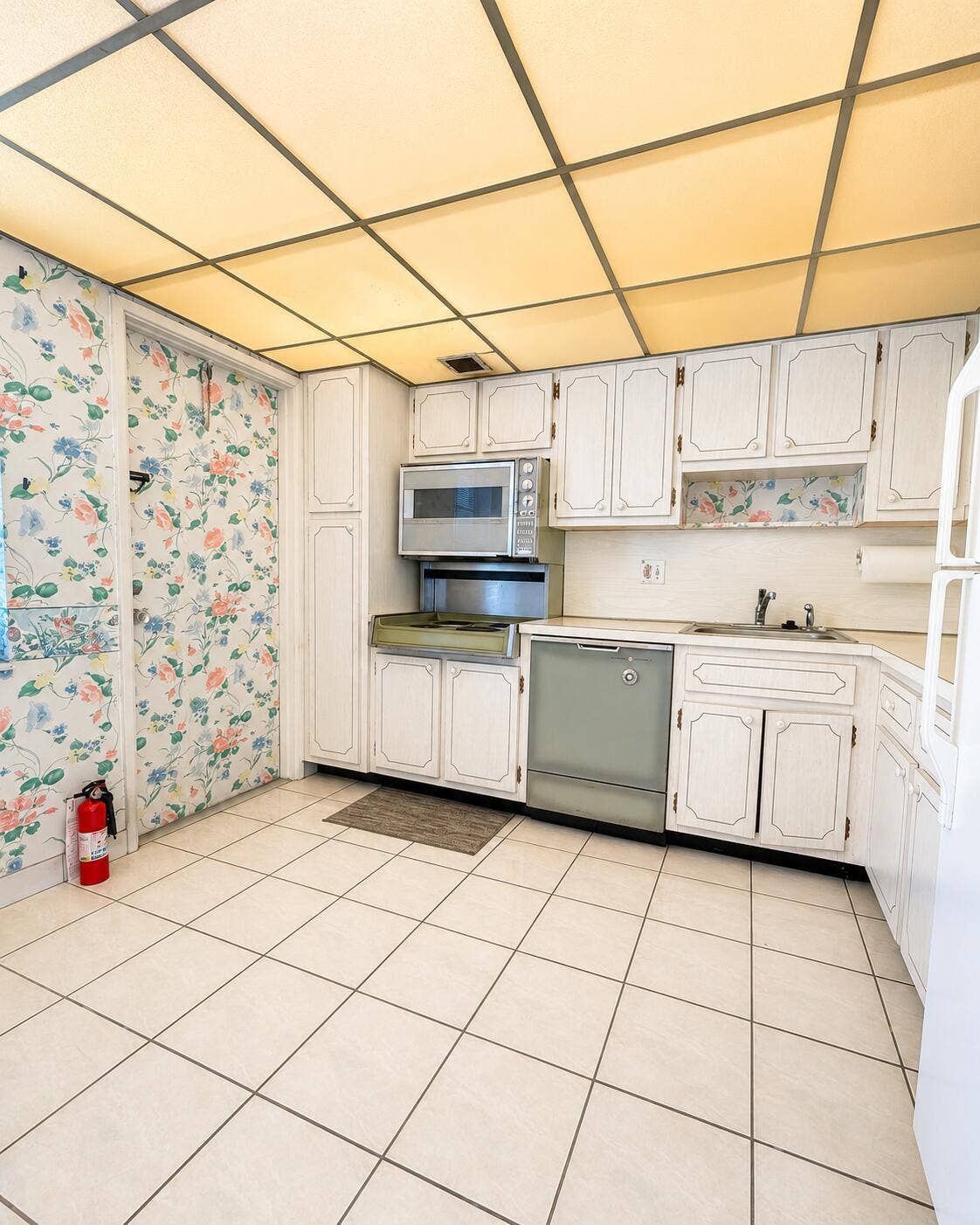 2900 N Palm Aire Drive, #307, Pompano Beach, FL 33069 kitchen 2