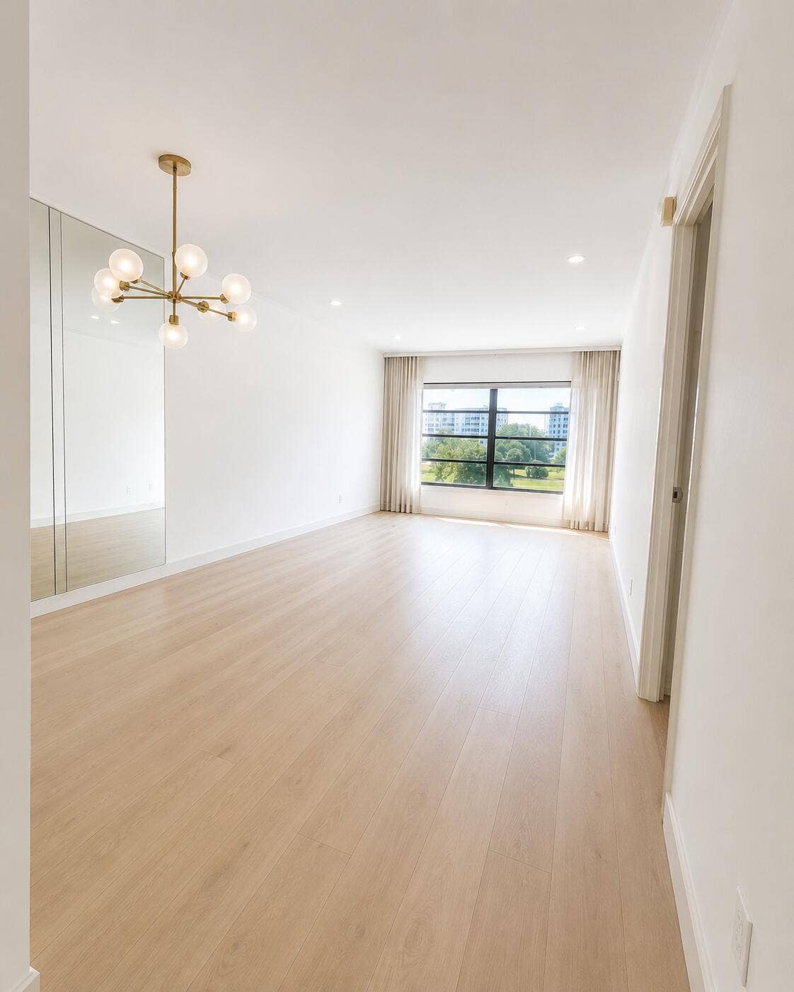 2900 N Palm Aire Drive, #307, Pompano Beach, FL 33069 LIVING 2 STAGING