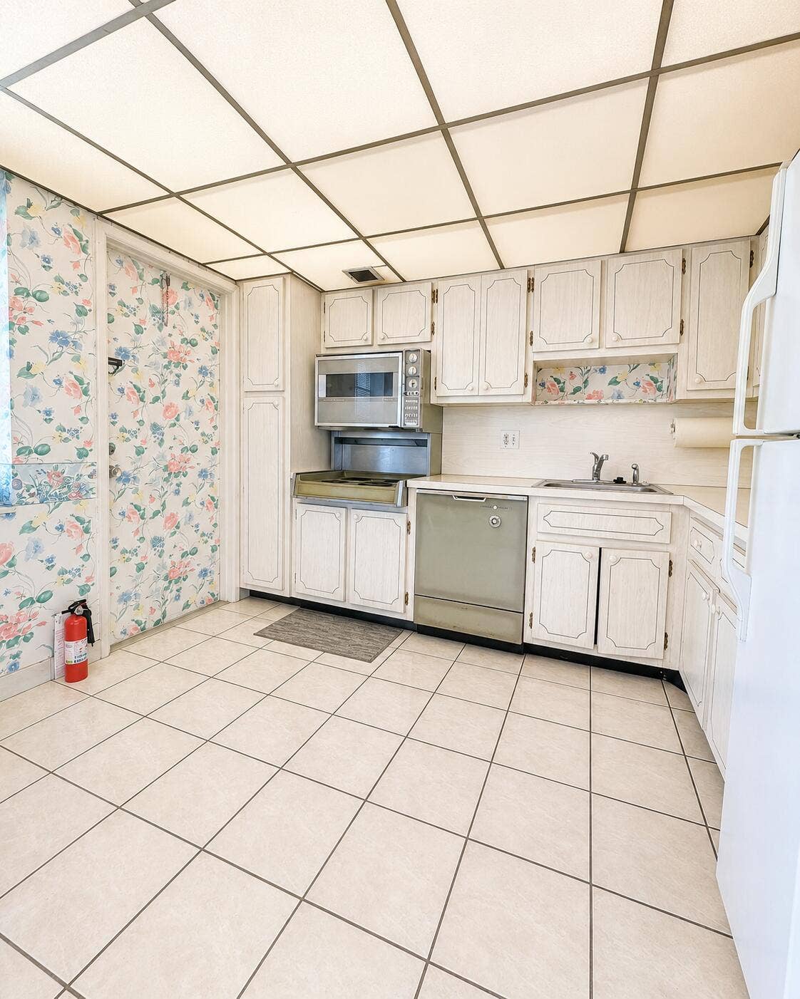 2900 N Palm Aire Drive, #307, Pompano Beach, FL 33069 kitchen 1