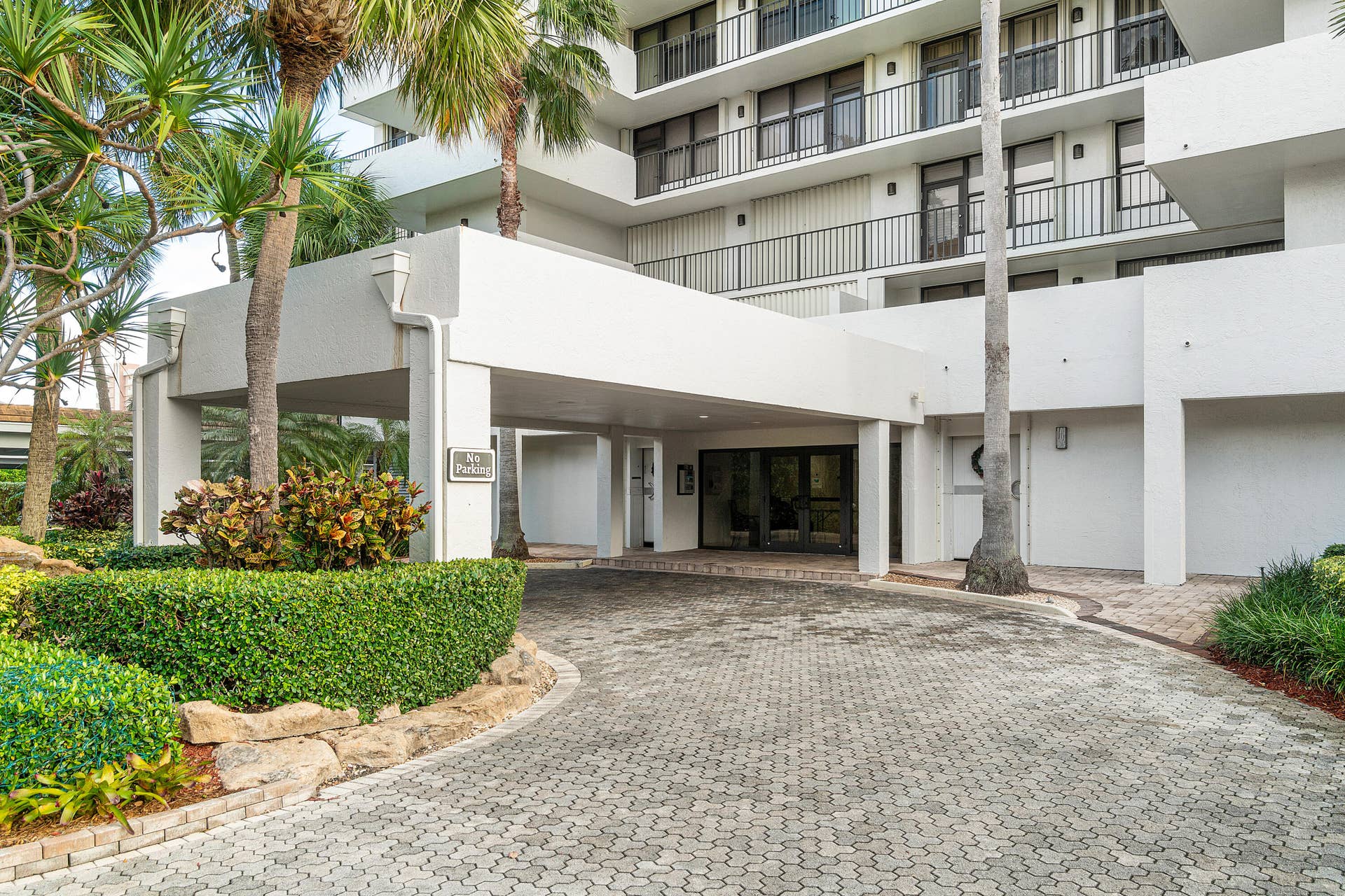4600 S Ocean Boulevard, #602, Highland Beach, FL 33487 covered entry