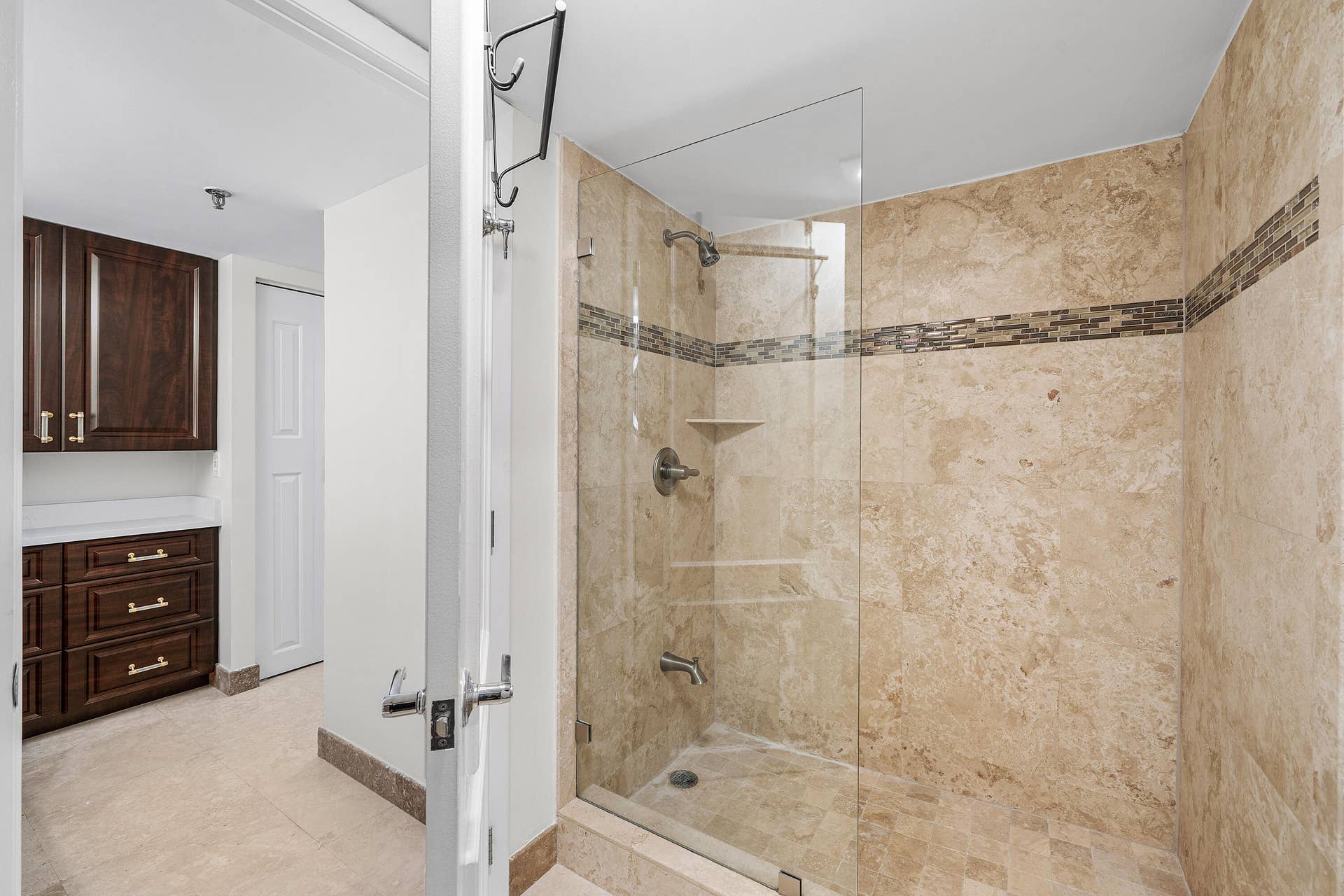 4600 S Ocean Boulevard, #602, Highland Beach, FL 33487 large shower
