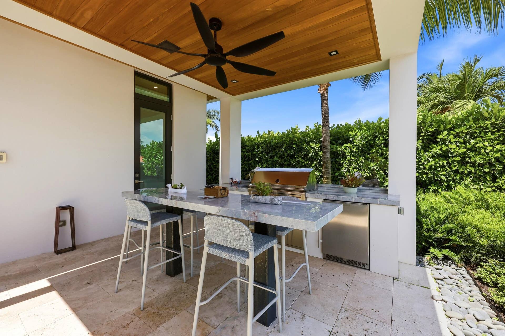 2863 NE 27th Street, Fort Lauderdale, FL 33306 Custom Outdoor Kitchen With Beverage Refrigerator & Ice maker
