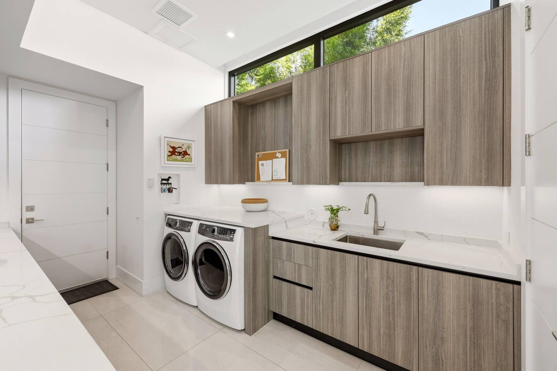 2863 NE 27th Street, Fort Lauderdale, FL 33306 Butlers Pantry Or Ground Level Laundry Room