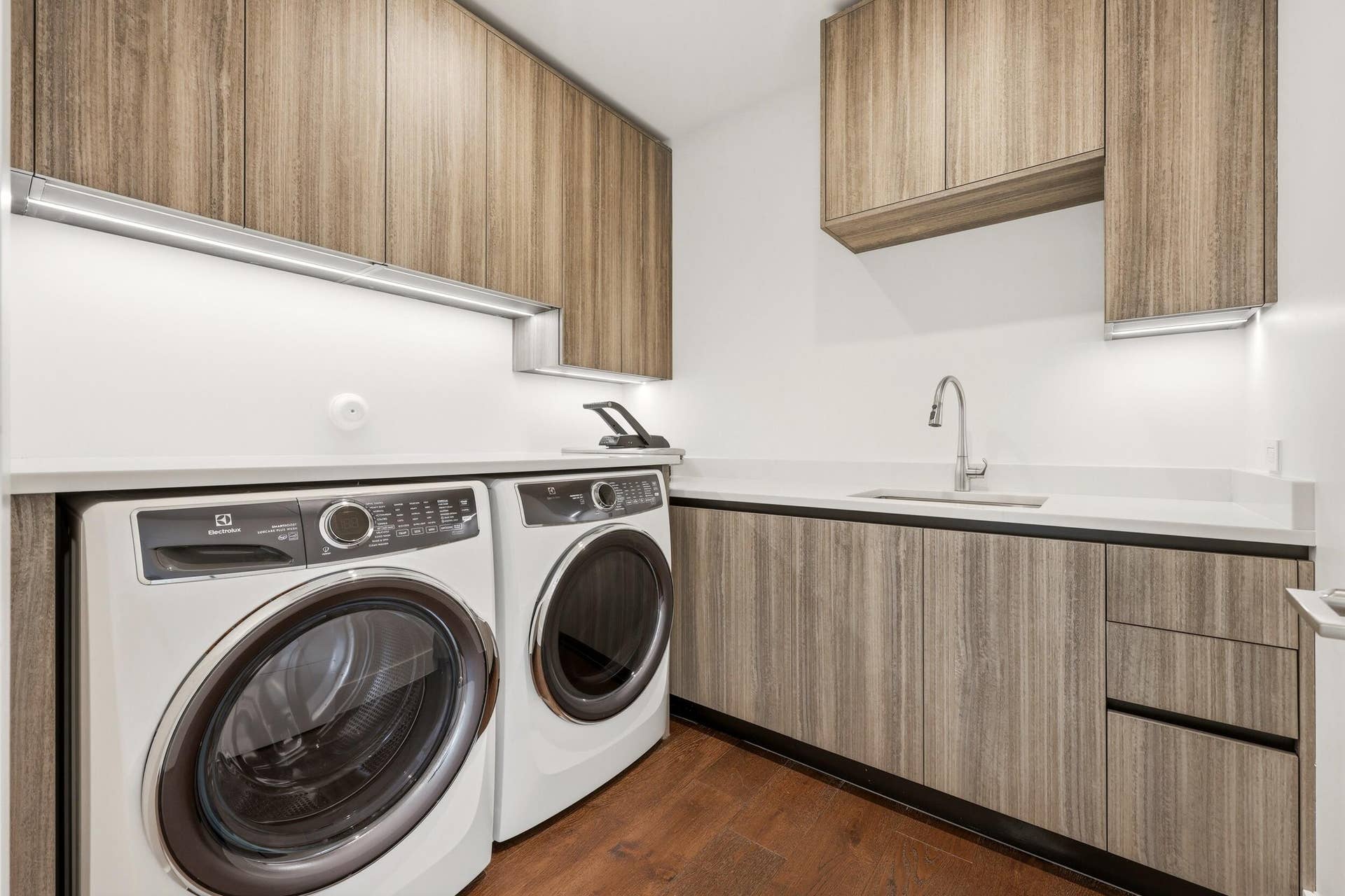 2863 NE 27th Street, Fort Lauderdale, FL 33306 2nd Floor Laundry Room