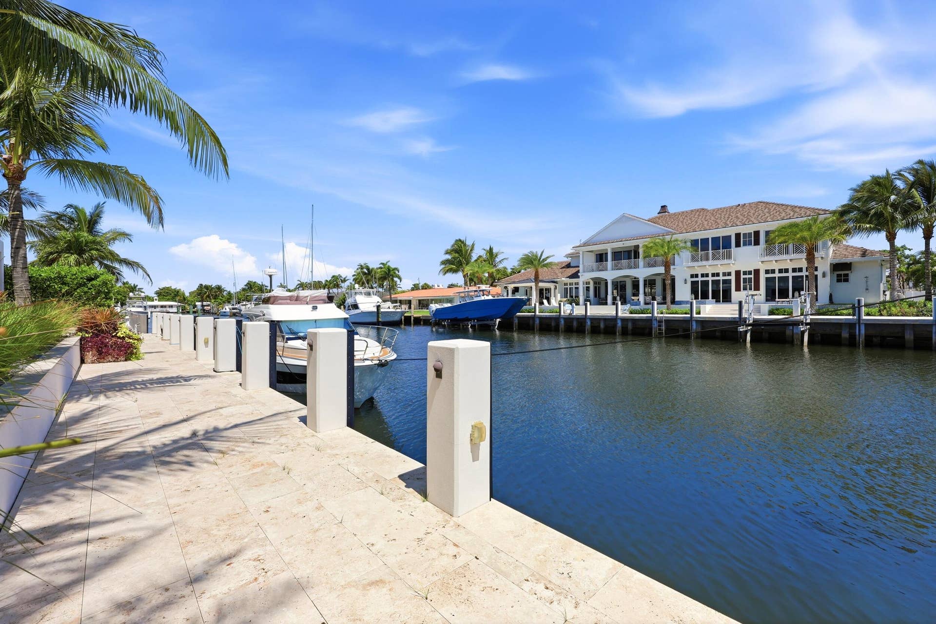2863 NE 27th Street, Fort Lauderdale, FL 33306 100 Ft Concrete Dock With Power Pedestal & Dolphin Piles