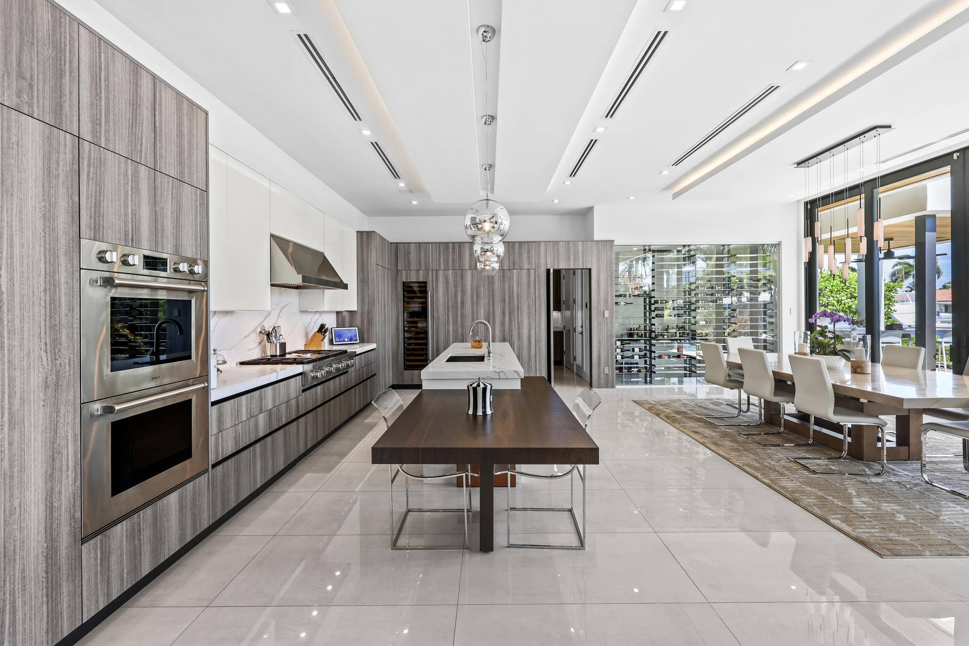 2863 NE 27th Street, Fort Lauderdale, FL 33306 Italkraft Chef Kitchen. Sub Zero, Wolf & Dacor Appliances.