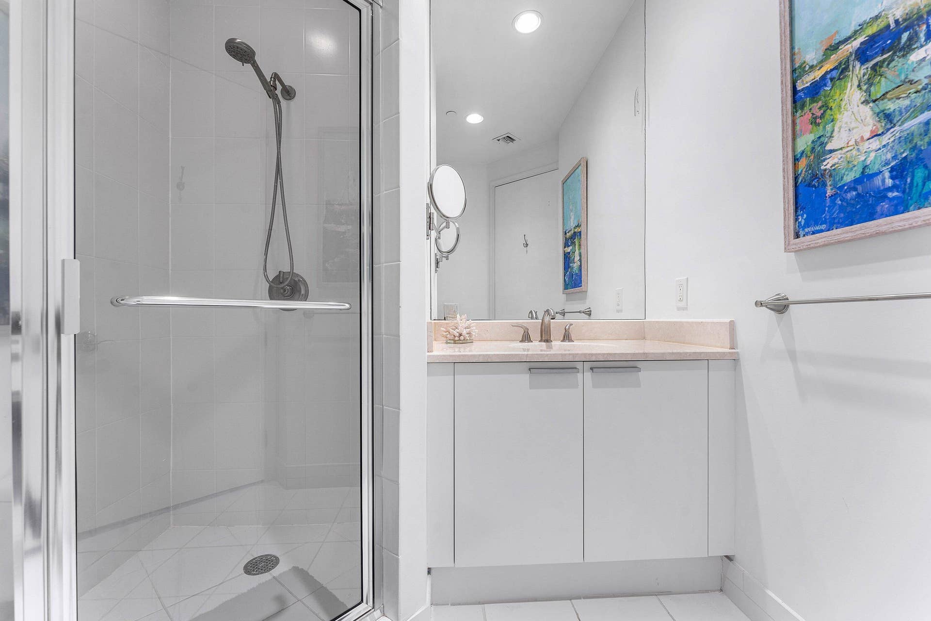 2640 Lake Shore Drive, #2215, Riviera Beach, FL 33404 Guest Ensuite Bath