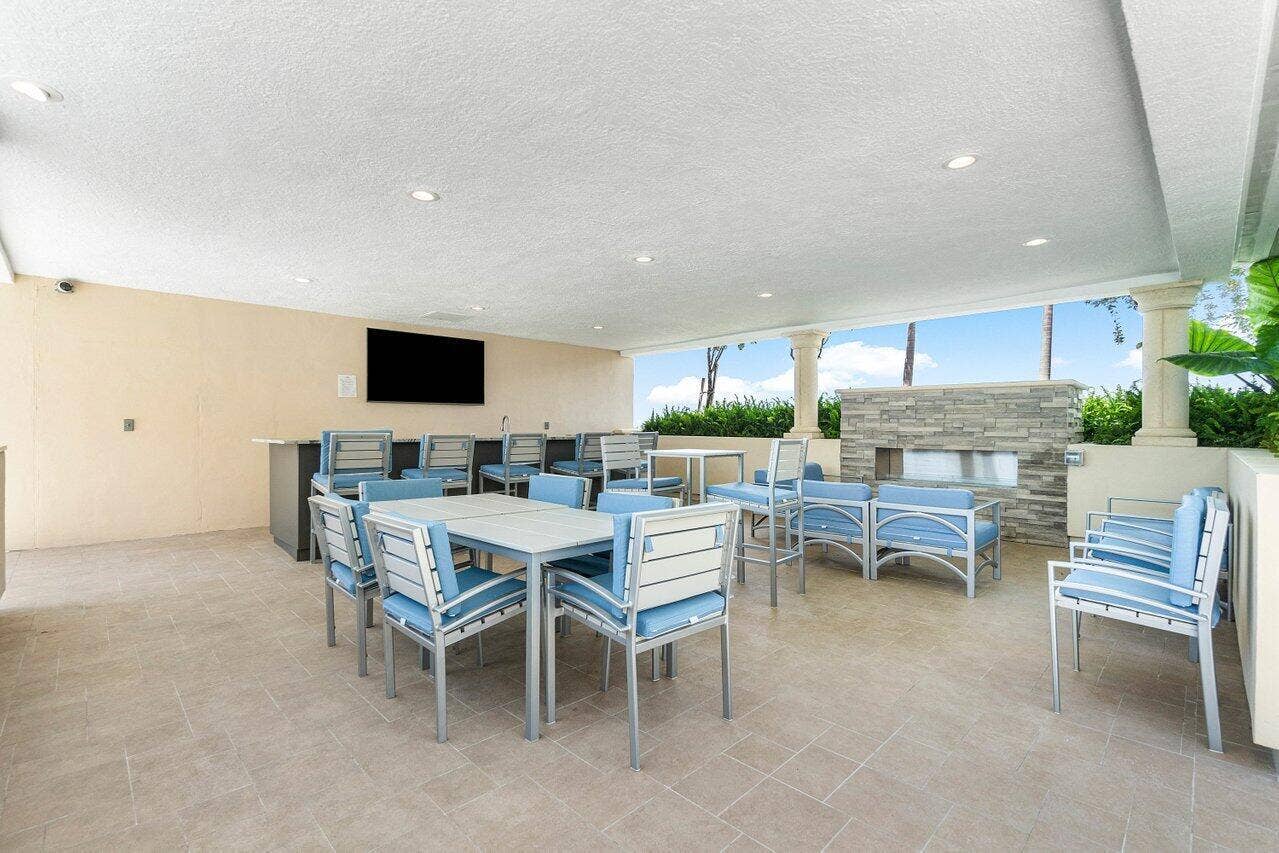 2640 Lake Shore Drive, #2215, Riviera Beach, FL 33404 16 Social Zone