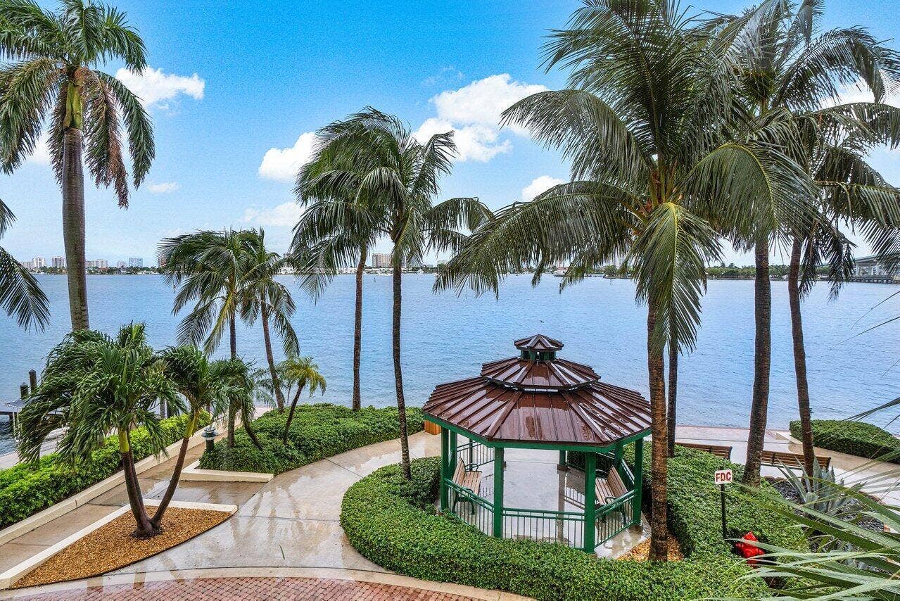2640 Lake Shore Drive, #2215, Riviera Beach, FL 33404 gazebo
