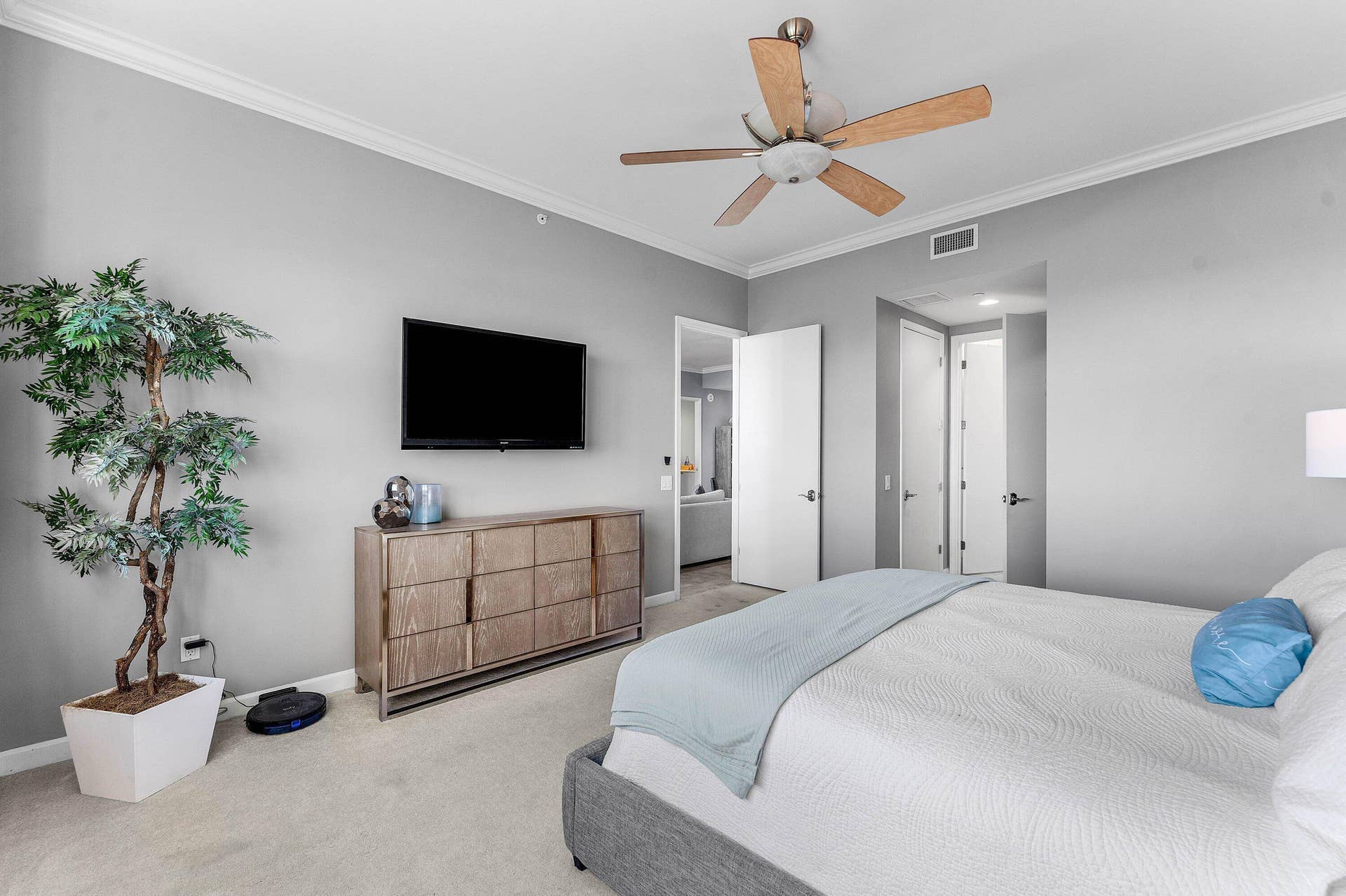2640 Lake Shore Drive, #2215, Riviera Beach, FL 33404 Primary Suite
