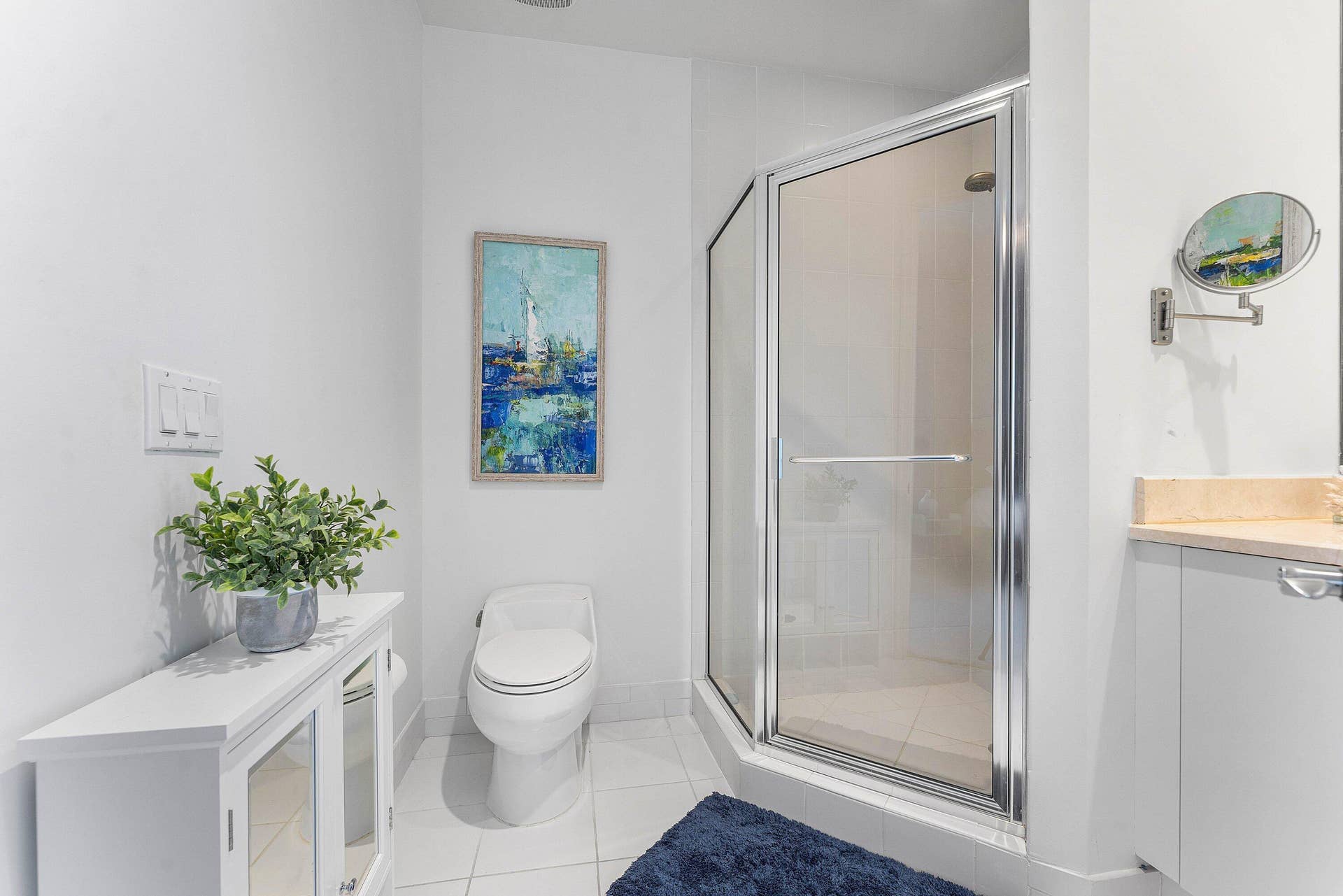 2640 Lake Shore Drive, #2215, Riviera Beach, FL 33404 Guest Ensuite Bath