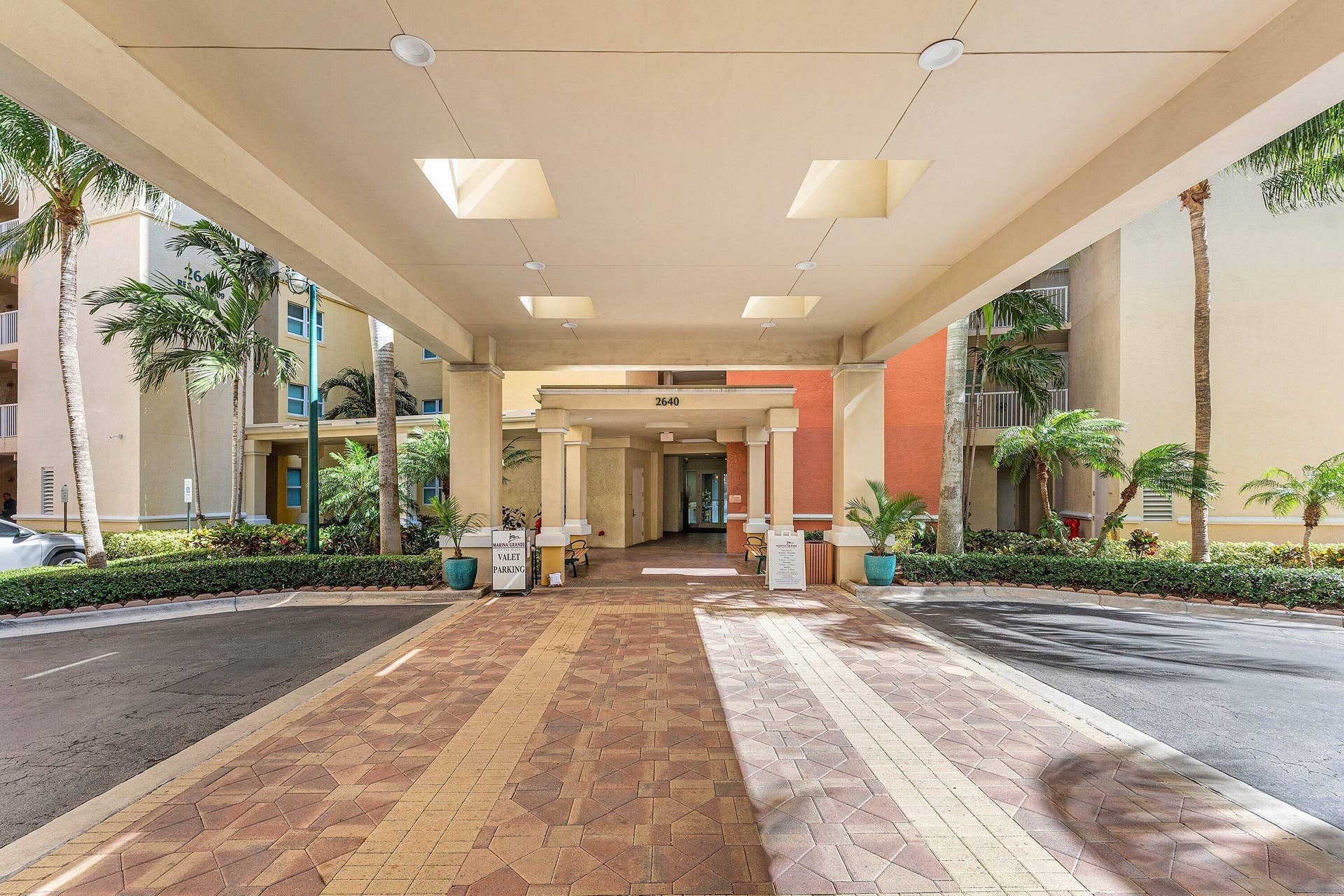 2640 Lake Shore Drive, #2215, Riviera Beach, FL 33404 Welcoming Porte Cochere
