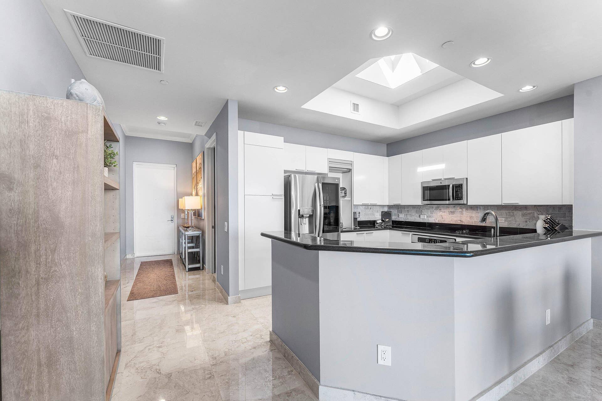 2640 Lake Shore Drive, #2215, Riviera Beach, FL 33404 Granite Kitchen w Skylight
