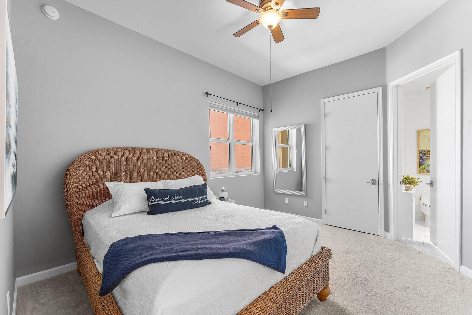 2640 Lake Shore Drive, #2215, Riviera Beach, FL 33404 Guest Suite