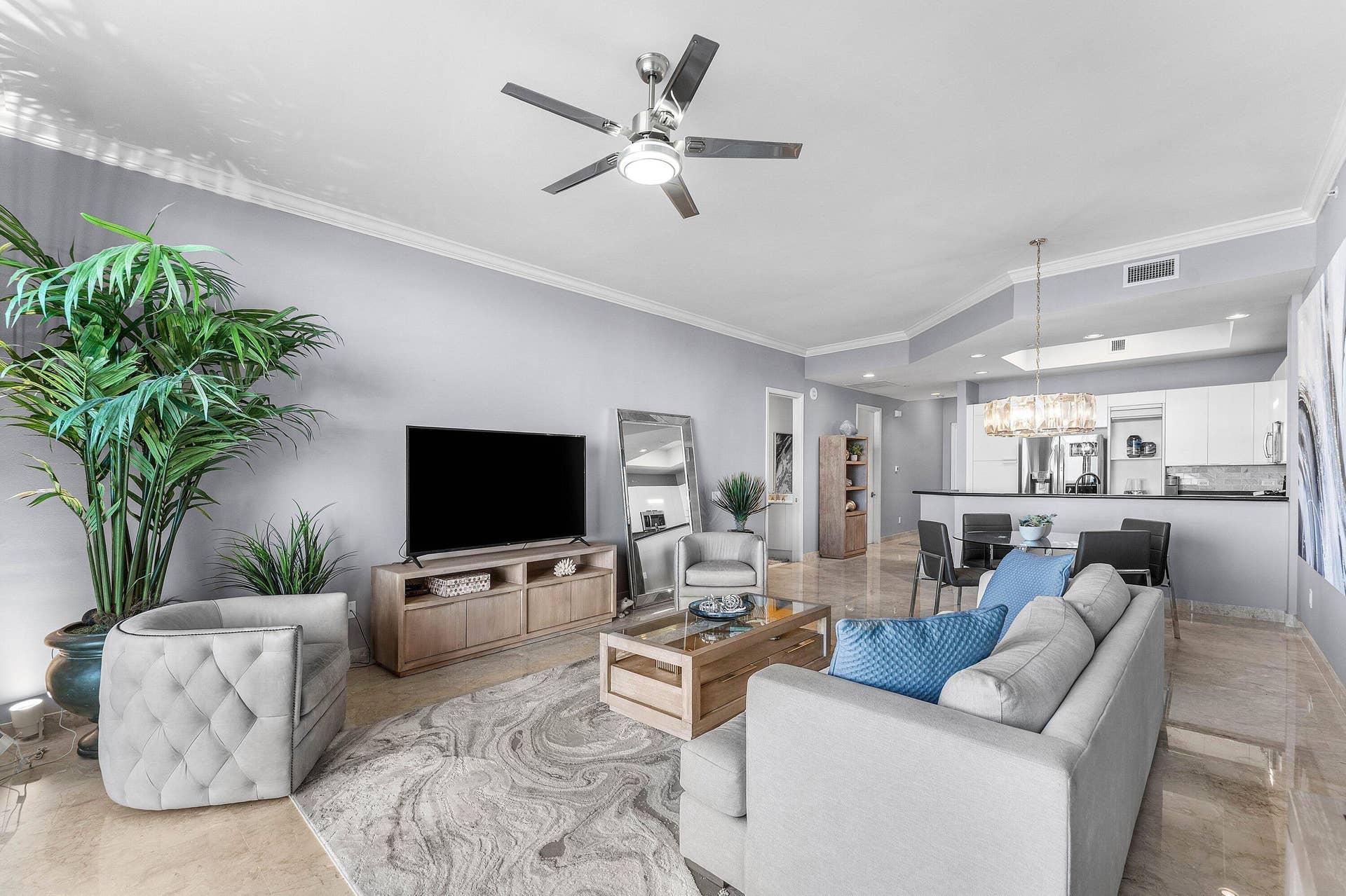 2640 Lake Shore Drive, #2215, Riviera Beach, FL 33404 High Ceilings w Crown Molding
