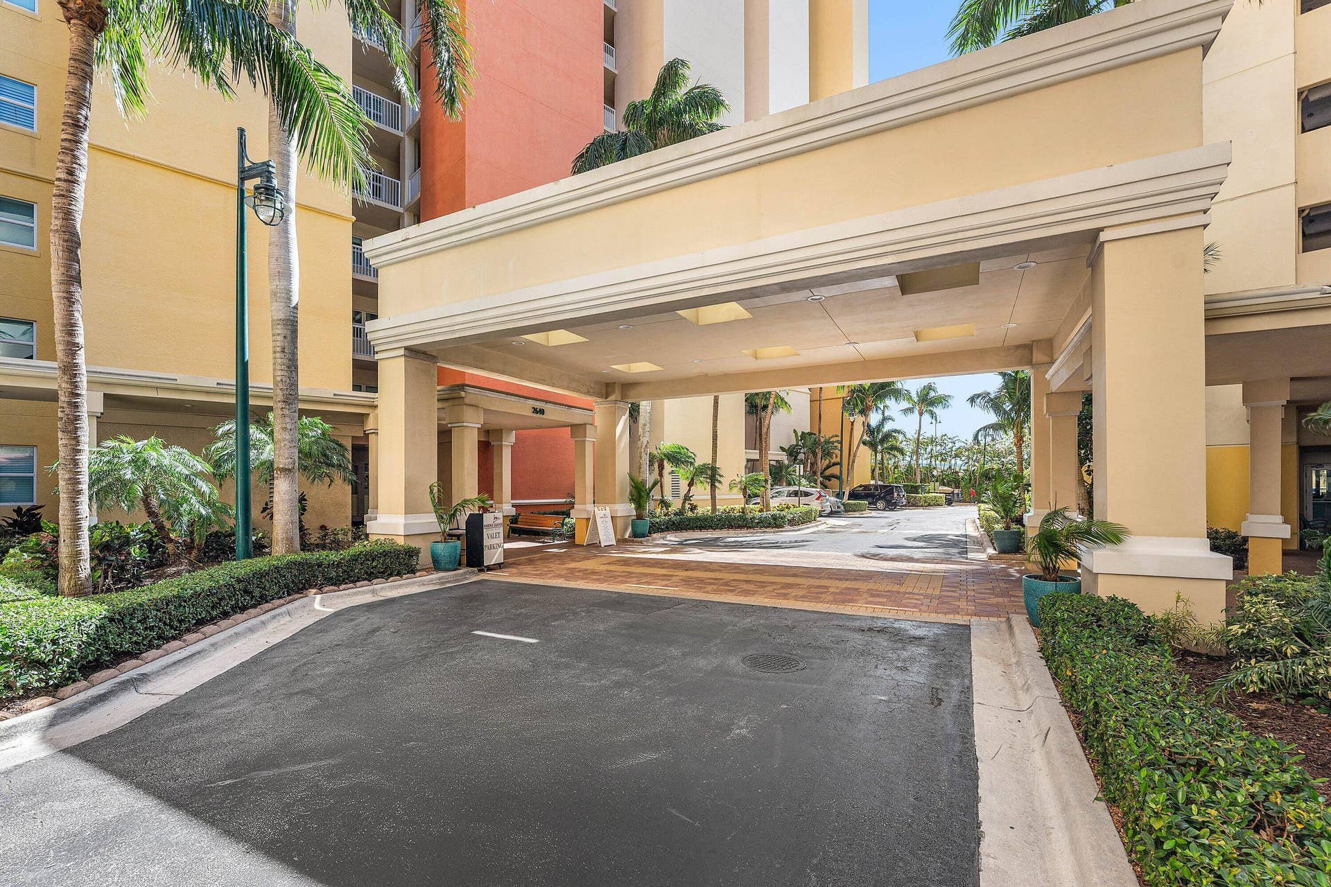 2640 Lake Shore Drive, #2215, Riviera Beach, FL 33404 Welcoming Porte Cochere