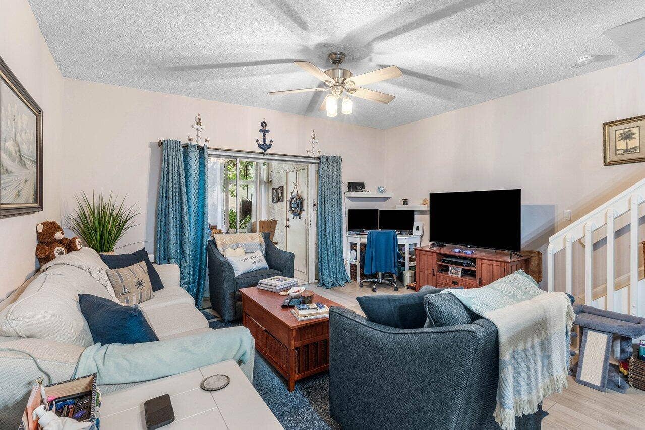 1022 Kokomo Key Lane, Delray Beach, FL 33483 Living