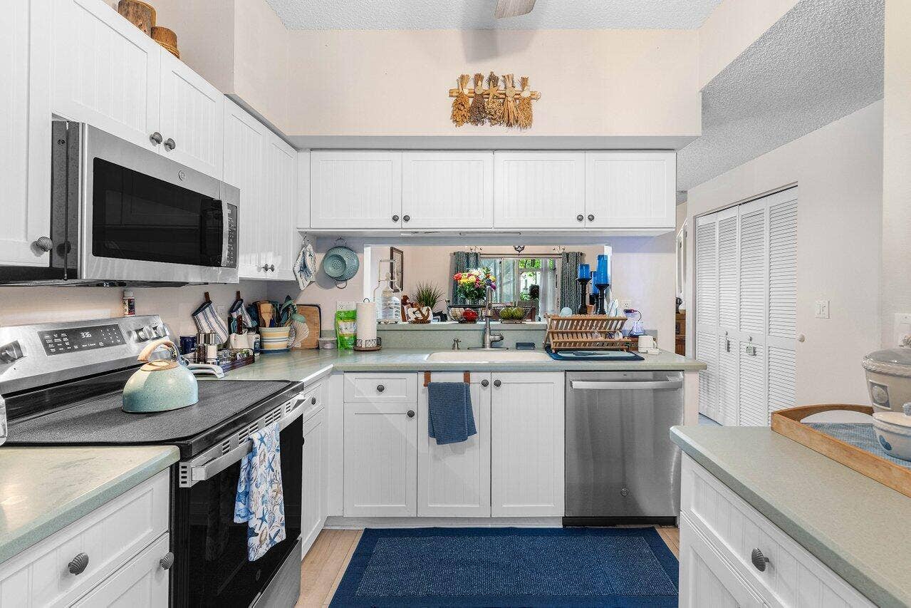 1022 Kokomo Key Lane, Delray Beach, FL 33483 Kitchen
