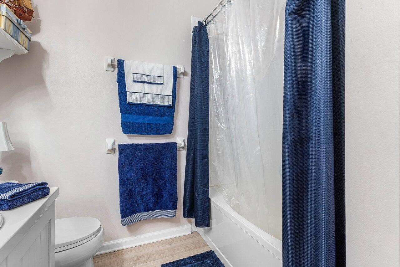 1022 Kokomo Key Lane, Delray Beach, FL 33483 Primary bath