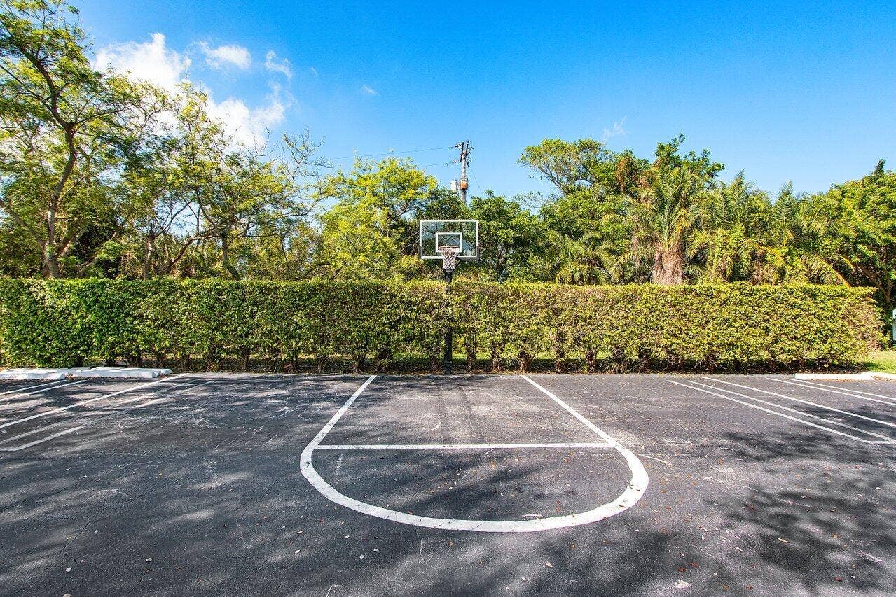 1022 Kokomo Key Lane, Delray Beach, FL 33483 Community basketball court