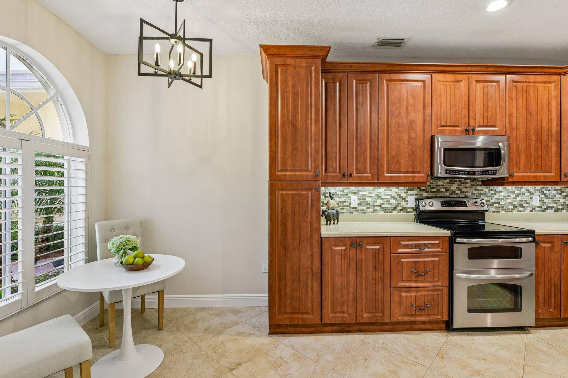 692 W Palm Aire Drive, Pompano Beach, FL 33069 15-web-or-mls-W Palm Aire Dr-S1306-015