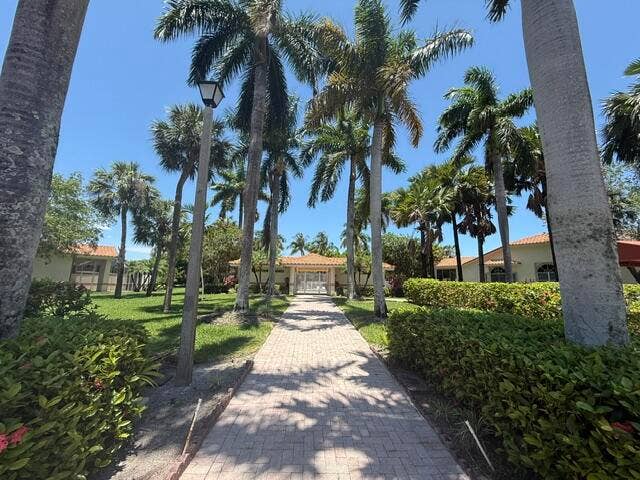 692 W Palm Aire Drive, Pompano Beach, FL 33069 Community Clubhouse and Pool