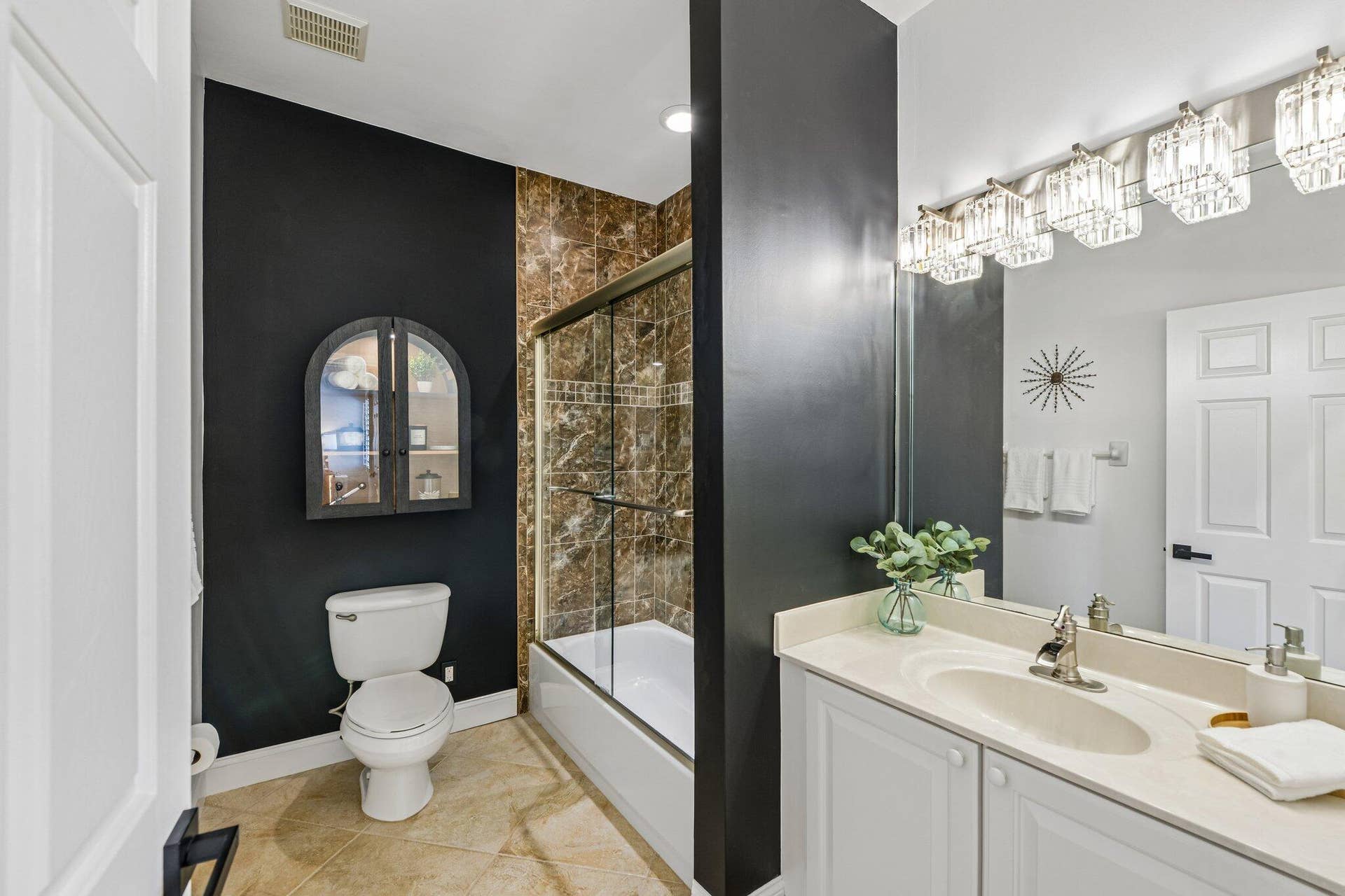 692 W Palm Aire Drive, Pompano Beach, FL 33069 Guest Bathroom