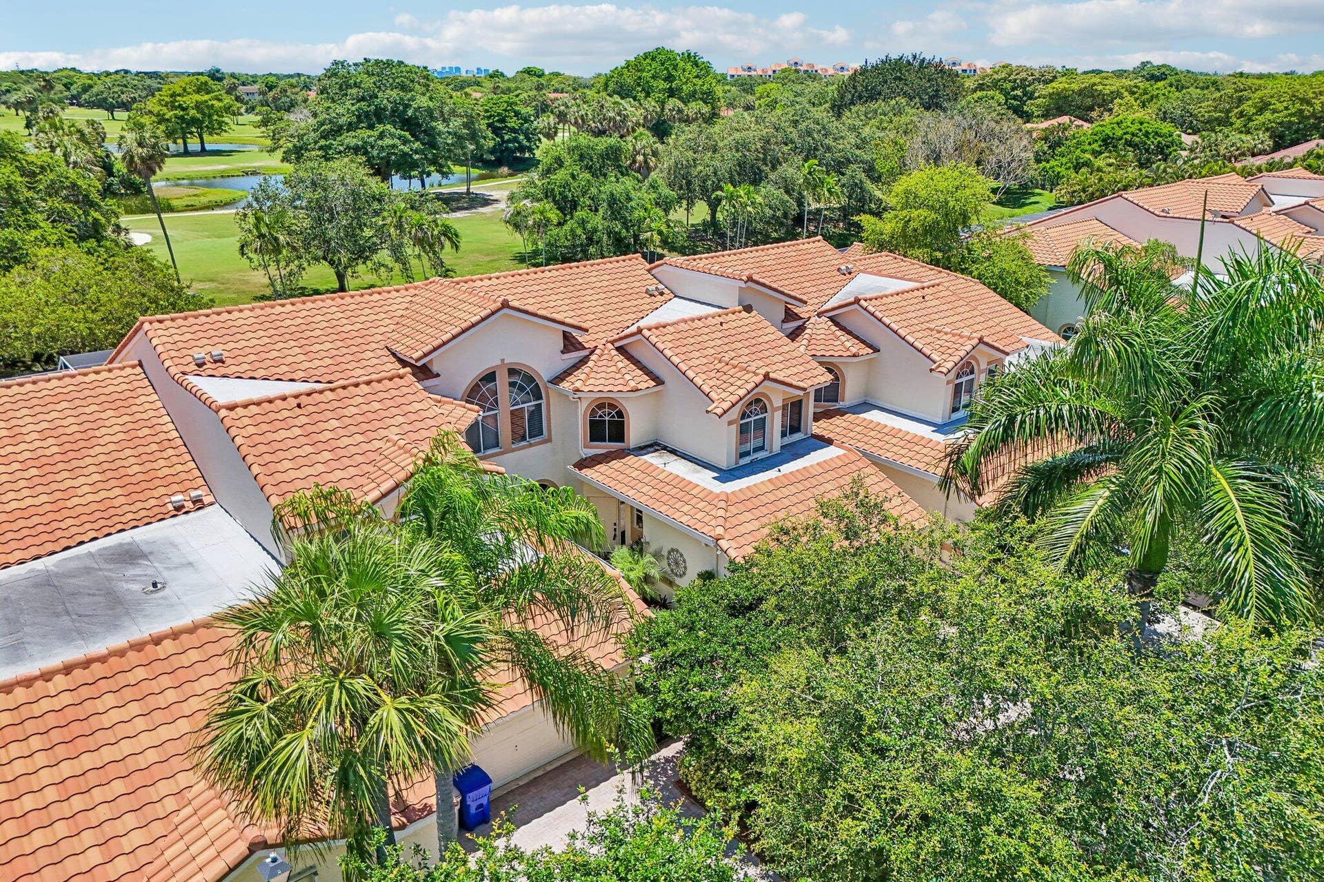 692 W Palm Aire Drive, Pompano Beach, FL 33069 54-web-or-mls-W Palm Aire Dr-S1306-054