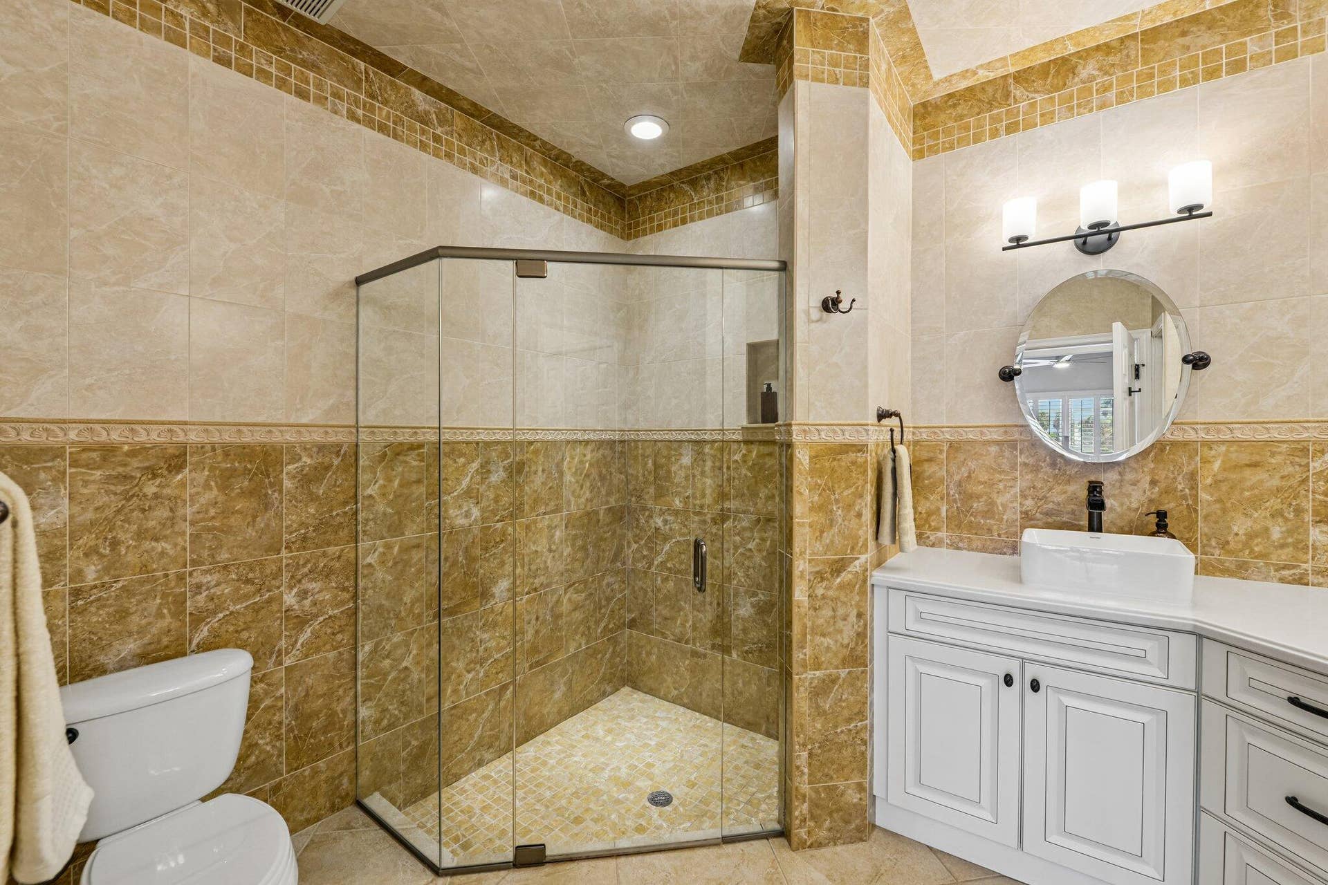 692 W Palm Aire Drive, Pompano Beach, FL 33069 Spa Like Owners Bathroom