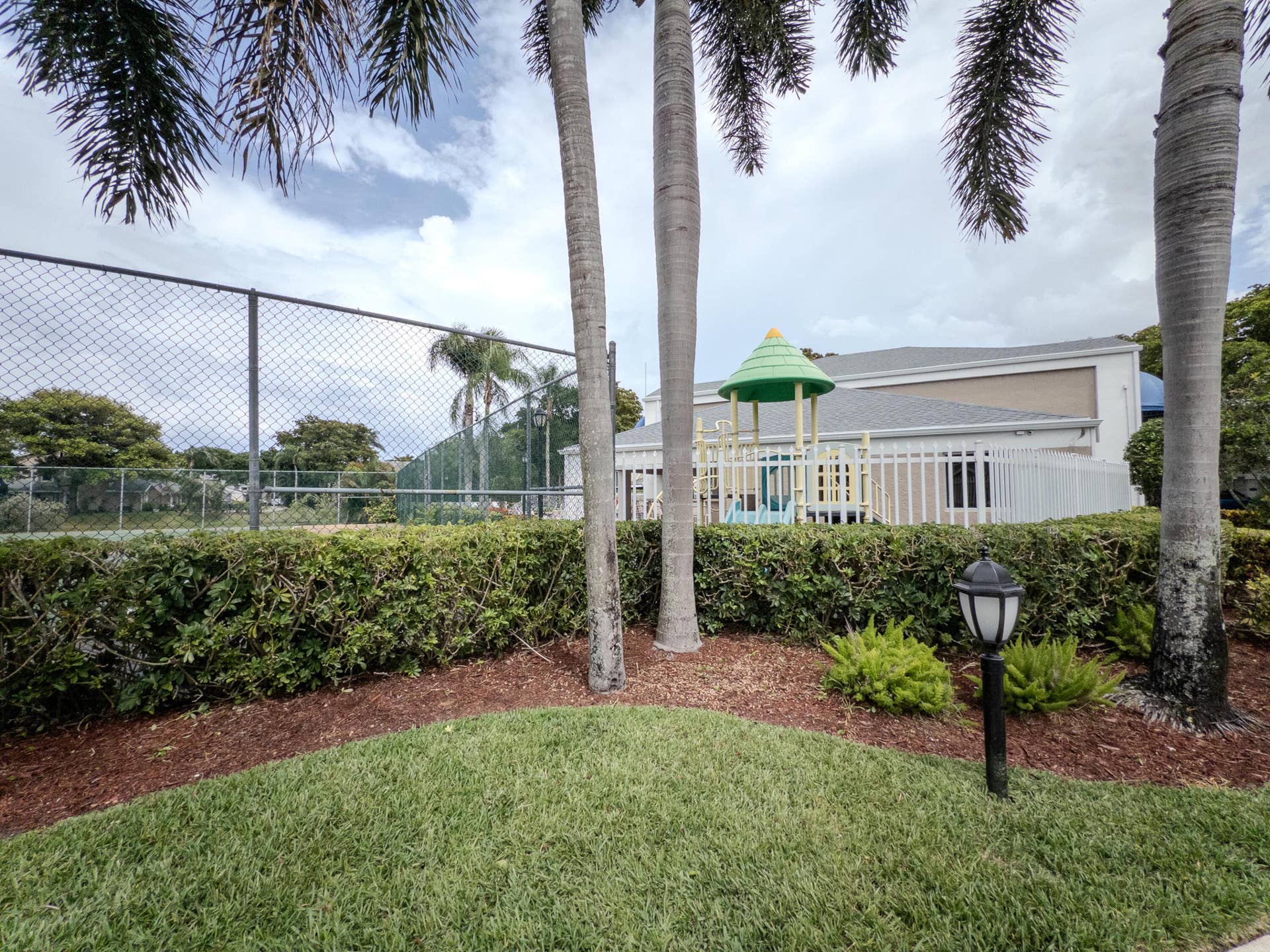 2011 E Discovery Cir E, Deerfield Beach, FL 33442 APC_2704
