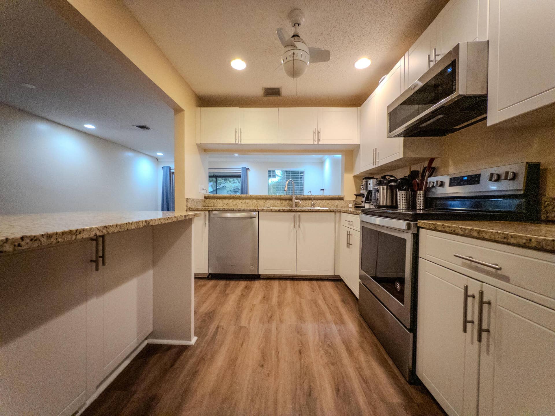 2011 E Discovery Cir E, Deerfield Beach, FL 33442 Well equipped kitchen