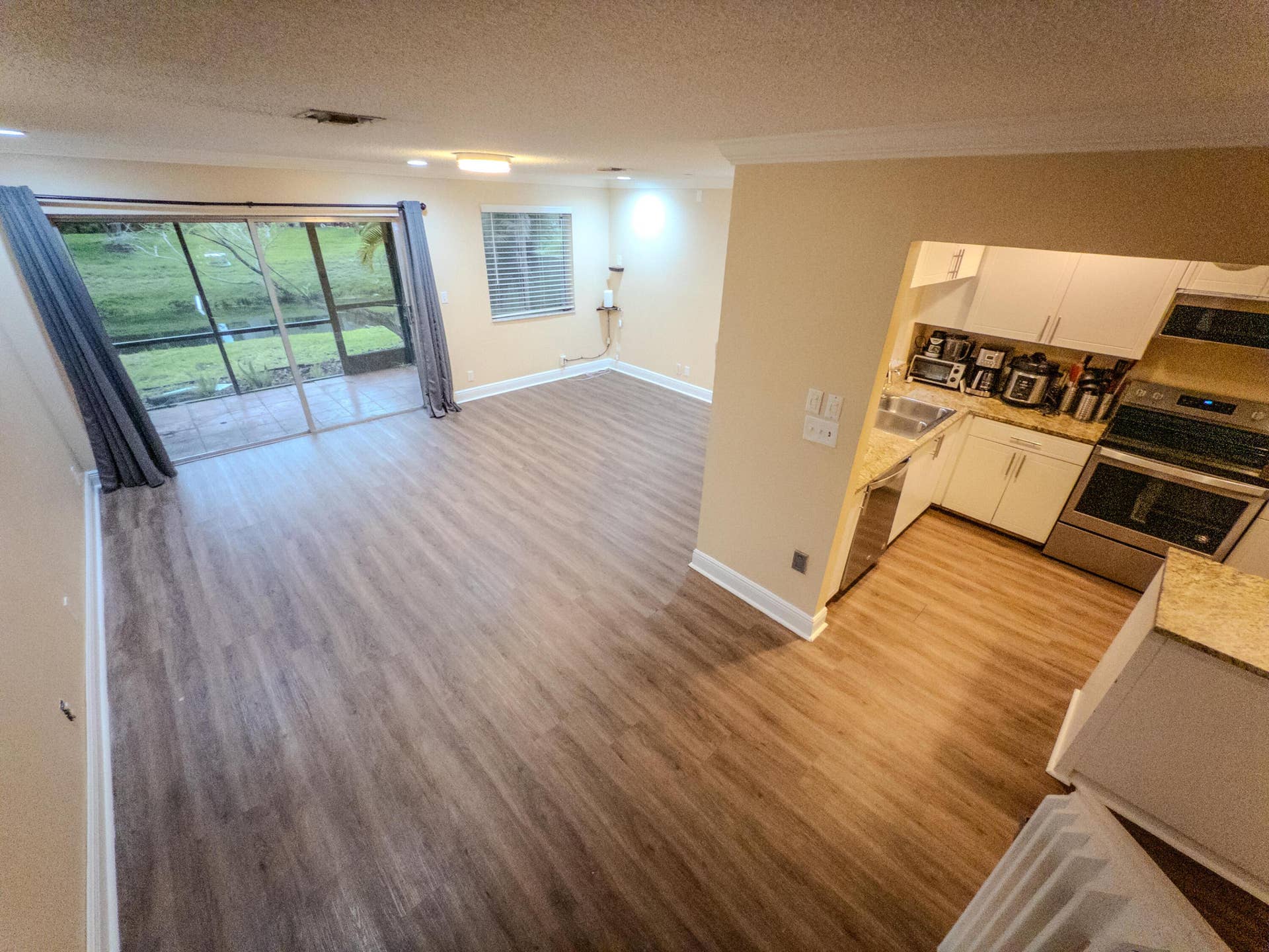 2011 E Discovery Cir E, Deerfield Beach, FL 33442 APC_2817