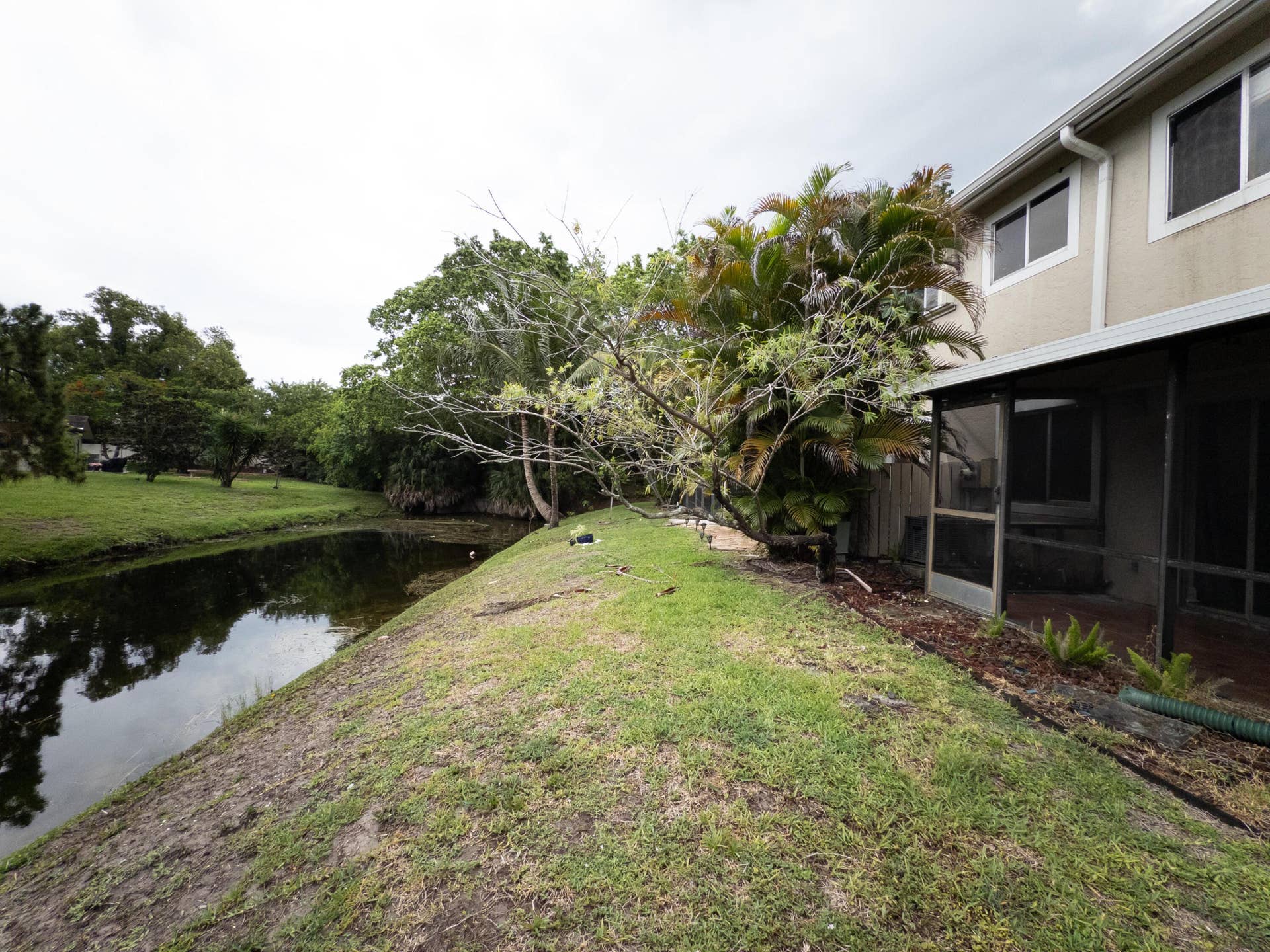 2011 E Discovery Cir E, Deerfield Beach, FL 33442 Waterfront