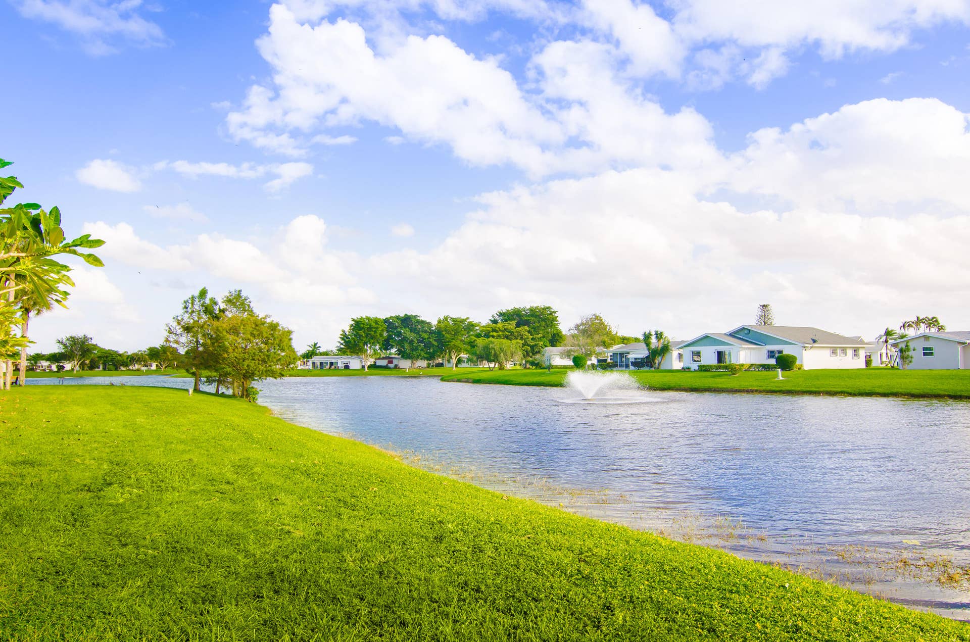 5487 Crystal Anne Drive, West Palm Beach, FL 33417 Lakes