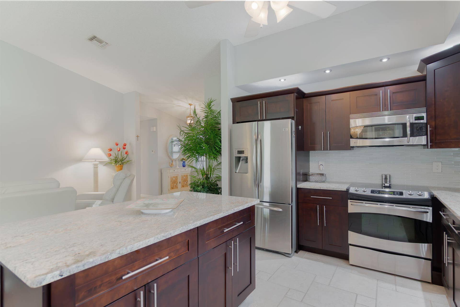 5487 Crystal Anne Drive, West Palm Beach, FL 33417 Kitchen