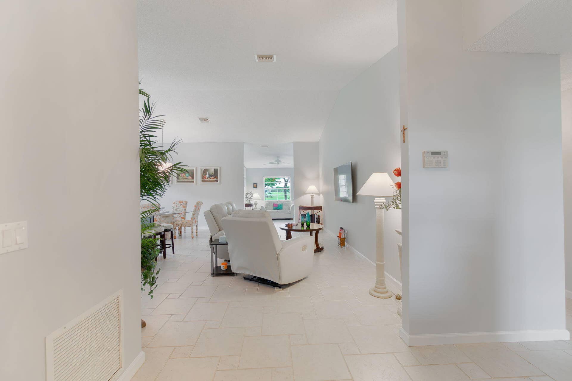 5487 Crystal Anne Drive, West Palm Beach, FL 33417 Foyer