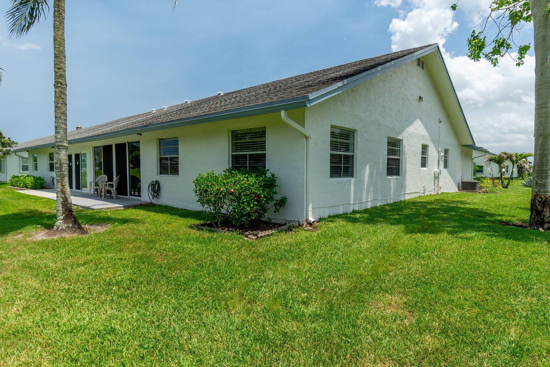 5487 Crystal Anne Drive, West Palm Beach, FL 33417 Side Yard