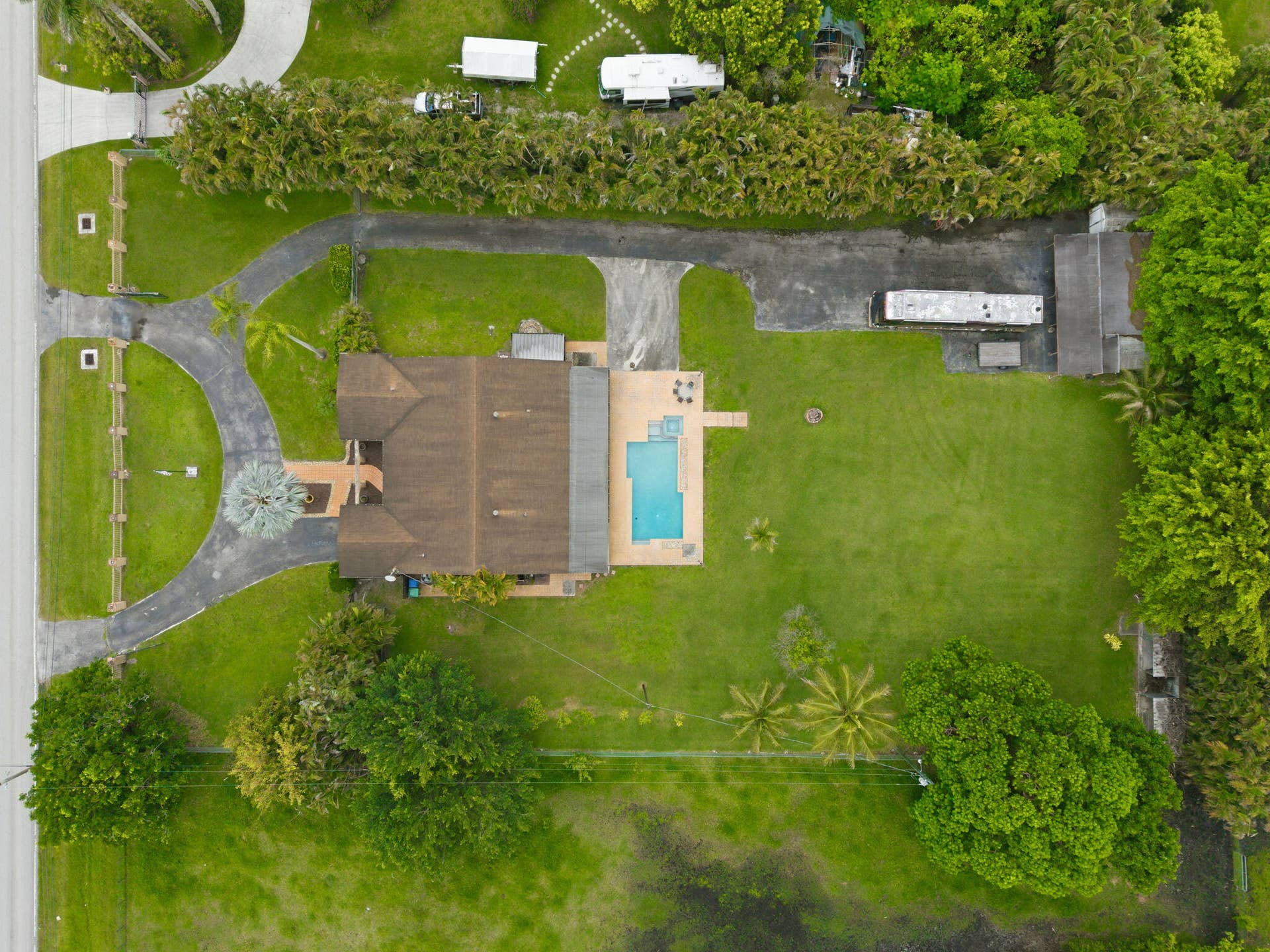 Aerial view backyard/land