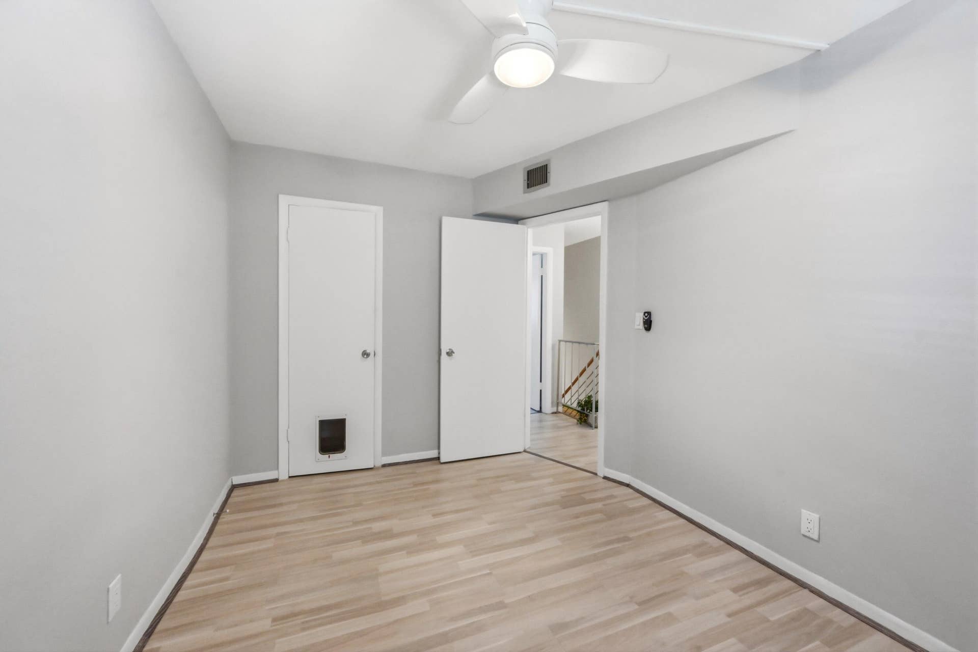 905 NE 28th Street, #206, Wilton Manors, FL 33334 Bedroom offering a spacious and comfortable retreat.