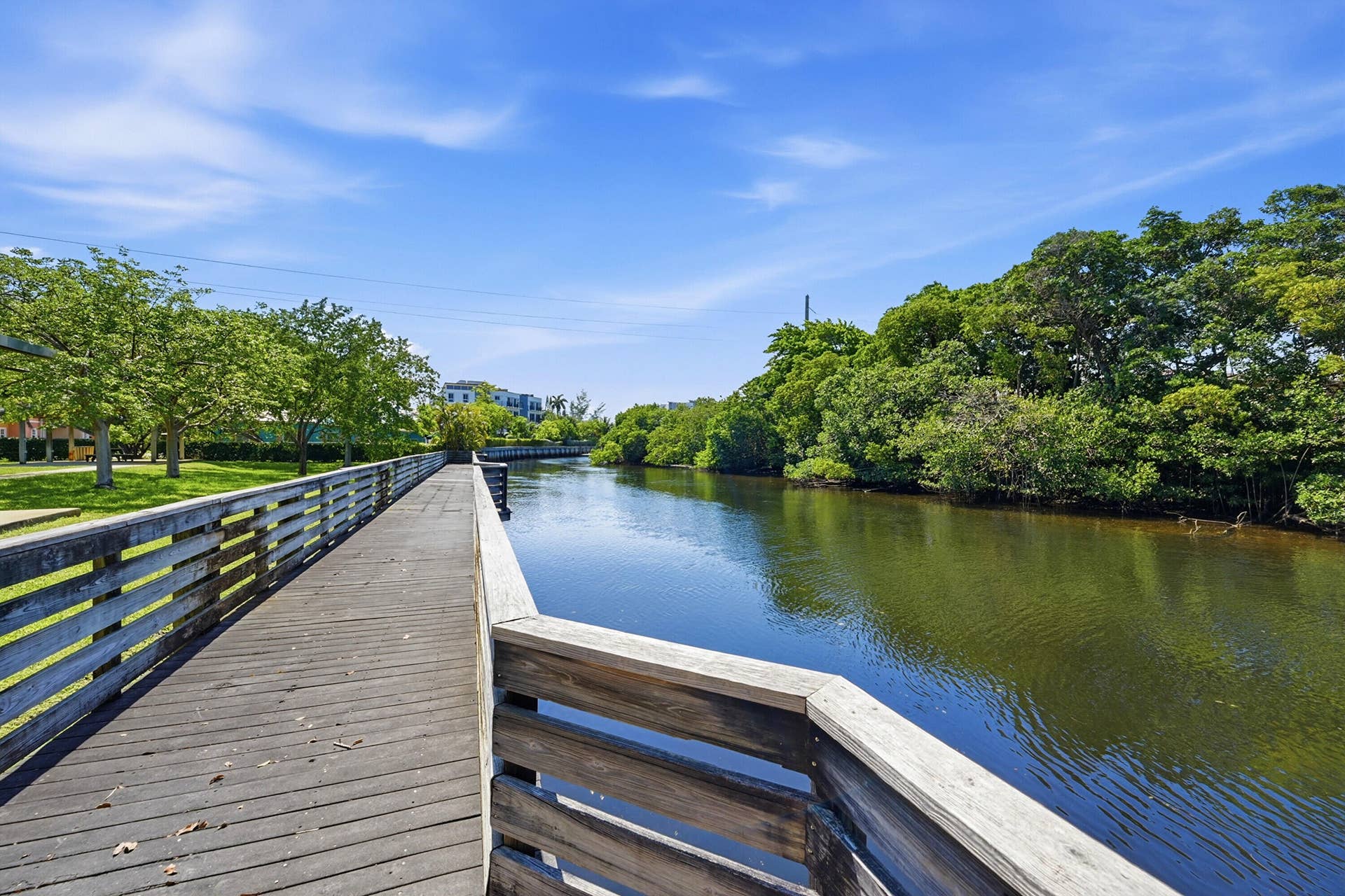 905 NE 28th Street, #206, Wilton Manors, FL 33334 Scenic waterfront area offering peaceful views and a tranquil setting.