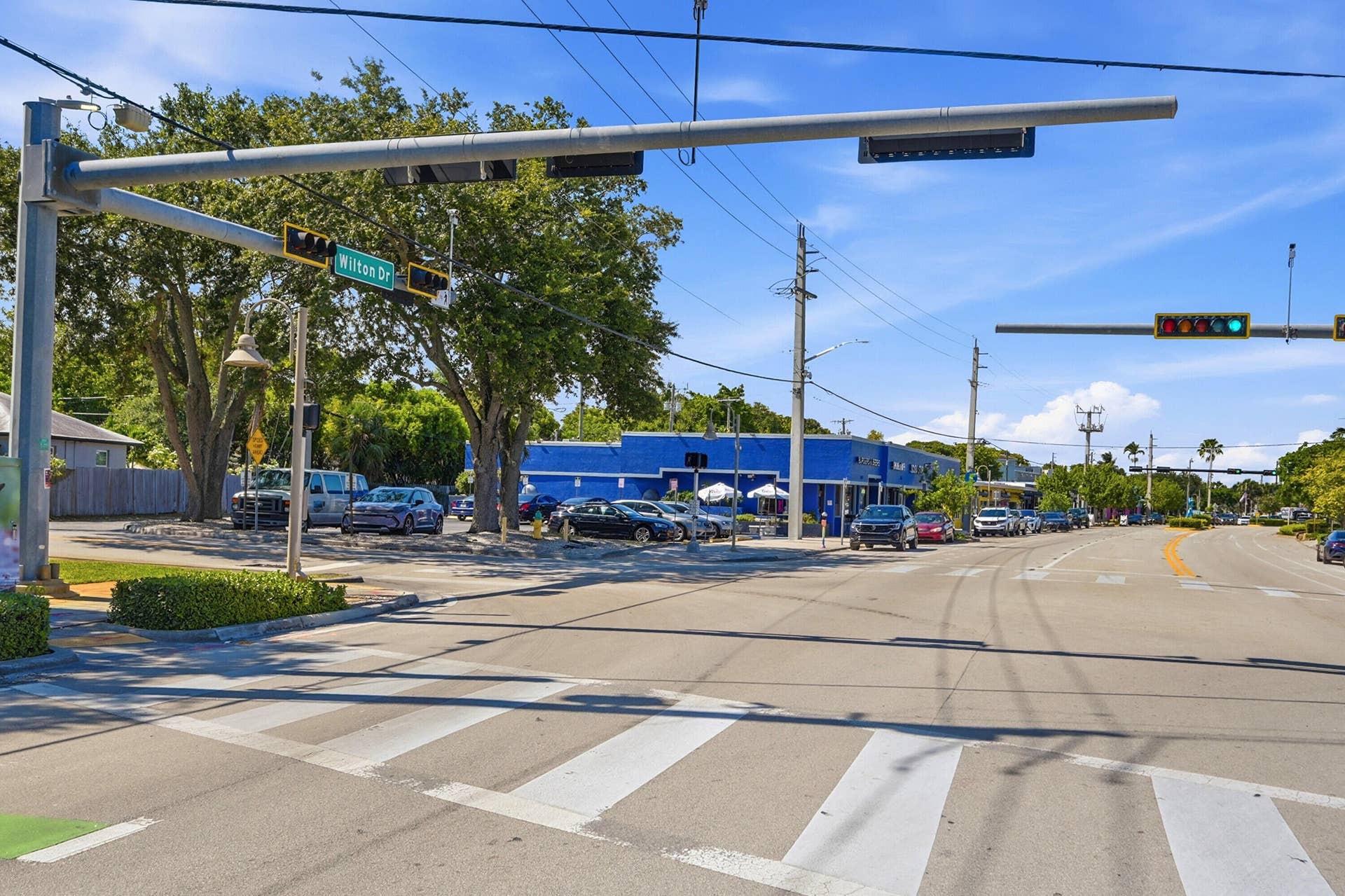 905 NE 28th Street, #206, Wilton Manors, FL 33334 A short distance to Wilton Drive, where you'll enjoy the best of dining, entertainment, and the neighborhood lifestyle.