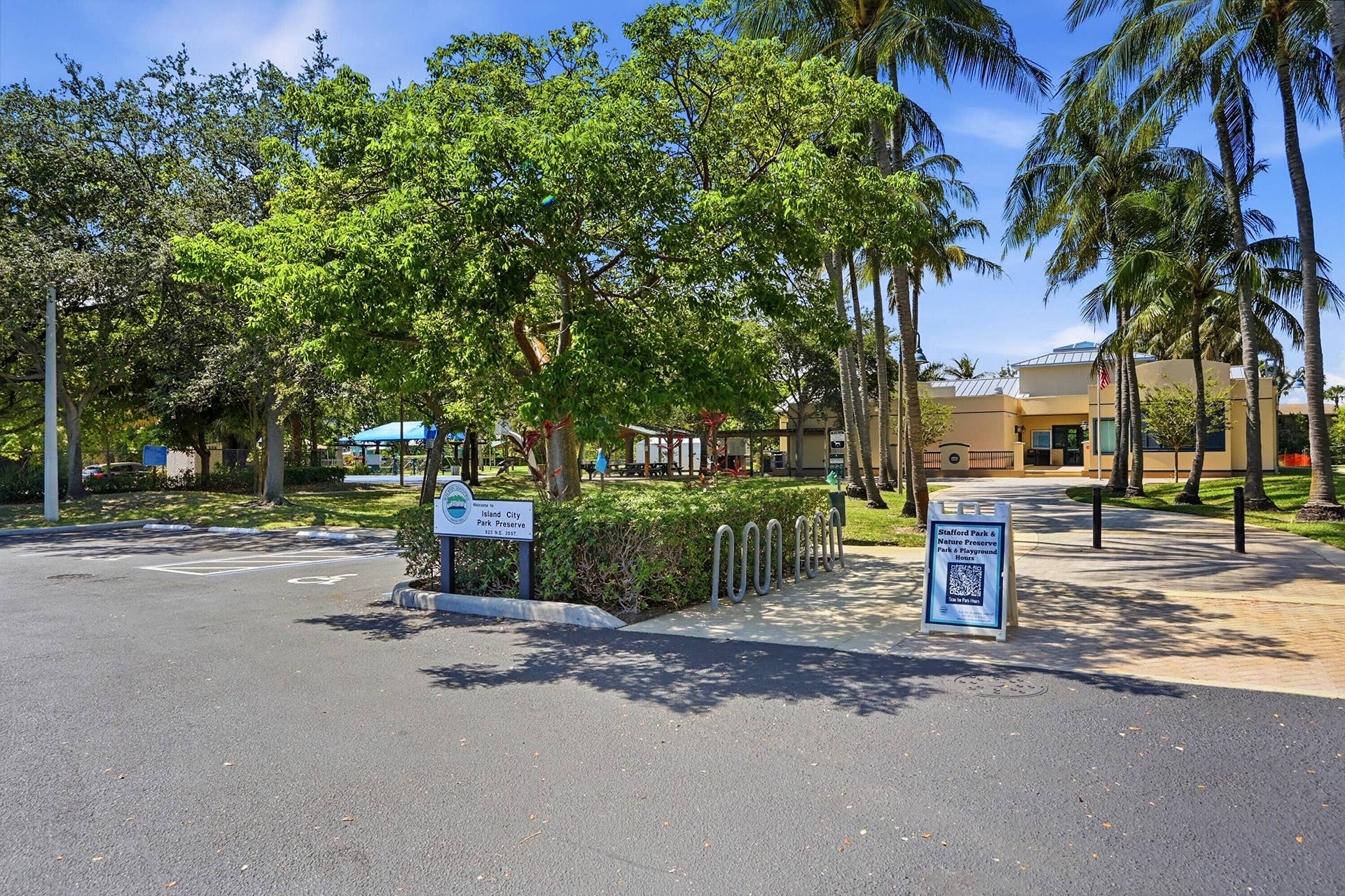 905 NE 28th Street, #206, Wilton Manors, FL 33334 Local green space designed for recreation, leisure, and connecting with nature.
