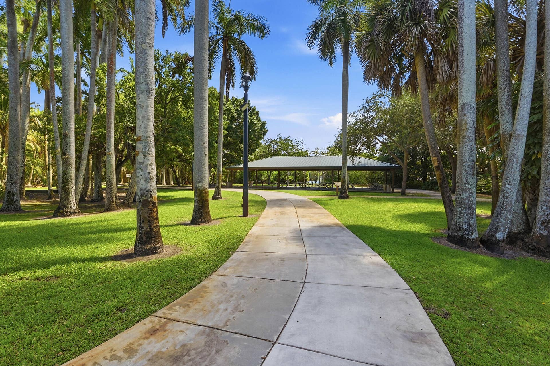 905 NE 28th Street, #206, Wilton Manors, FL 33334 Enjoy nearby Richardson Historic Park and Nature Preserve, offering more than five acres of scenic green space.