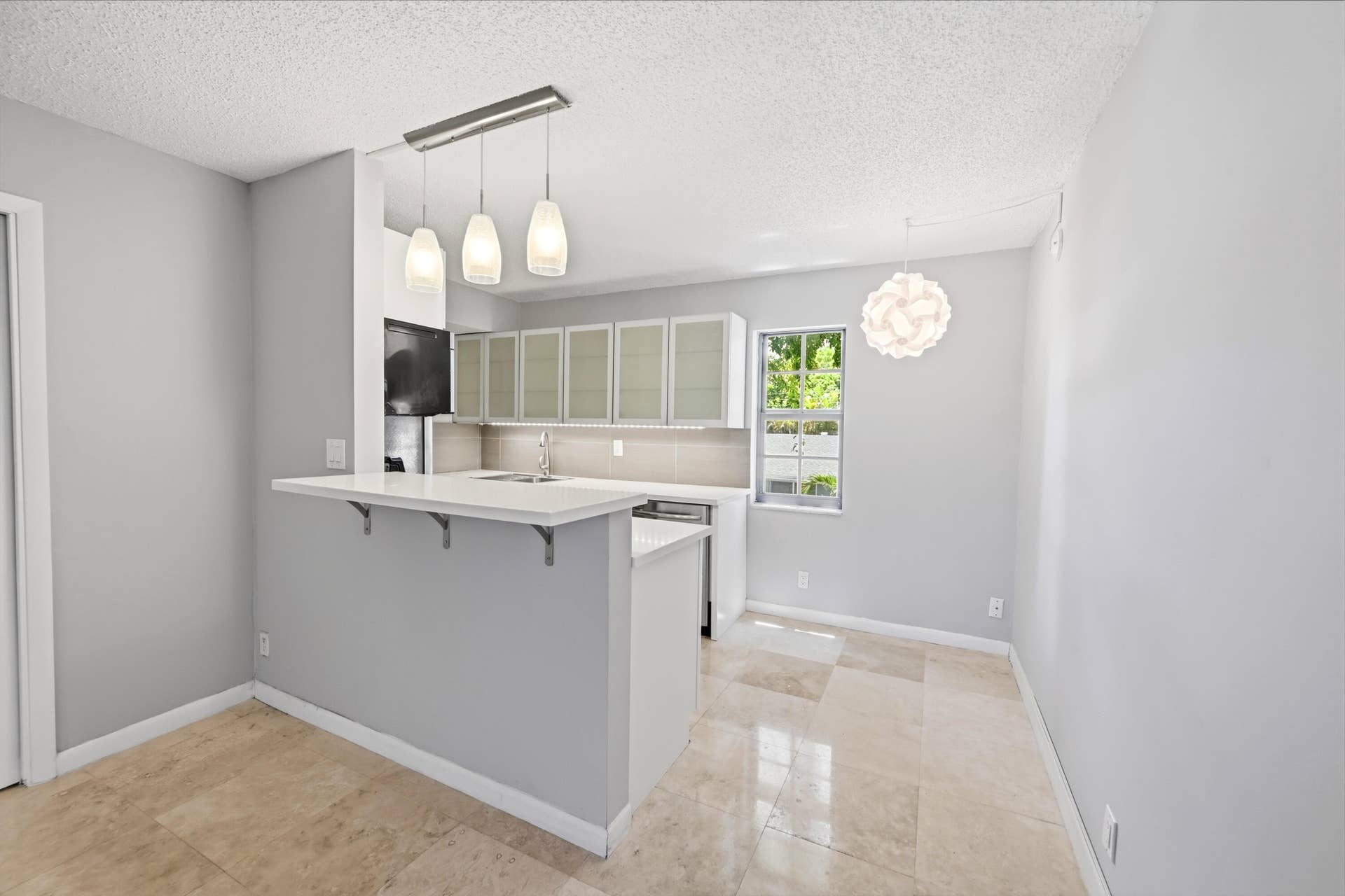 905 NE 28th Street, #206, Wilton Manors, FL 33334 Kitchen featuring stainless steel appliances, beautiful cabinetry, and an adjoining dining area.