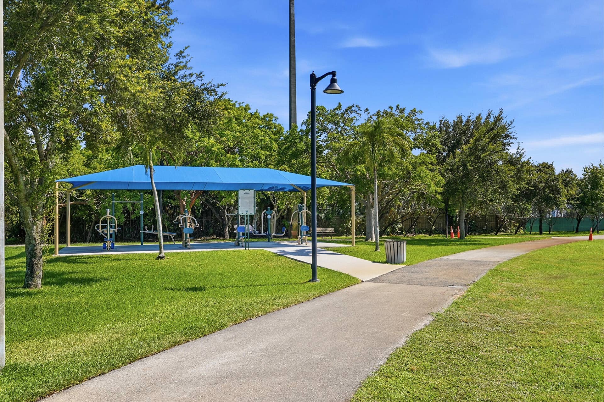 905 NE 28th Street, #206, Wilton Manors, FL 33334 Enjoy the variety of nearby parks that contribute to Wilton Manors' active outdoor lifestyle.